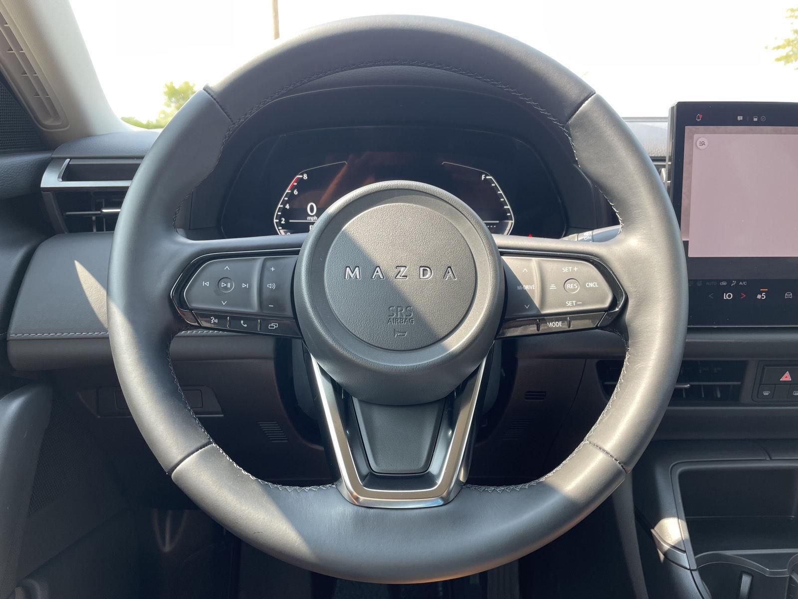 Vehicle photo 12