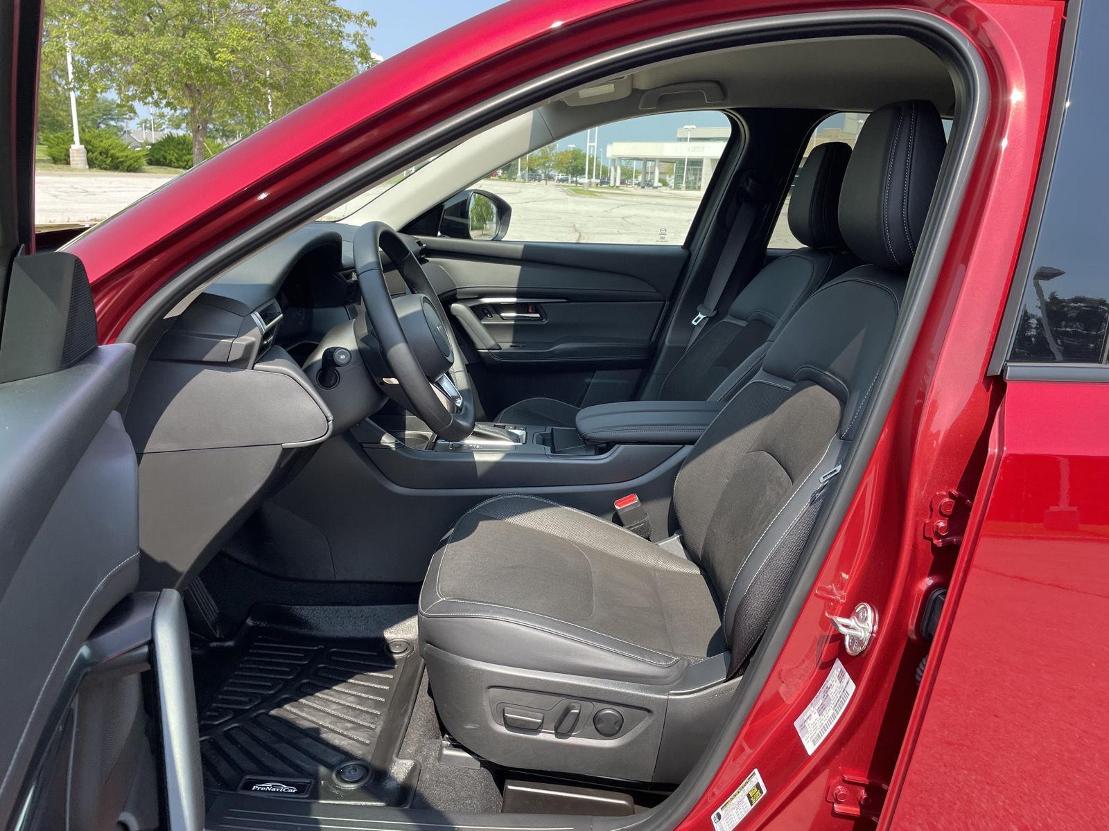 Vehicle photo 17