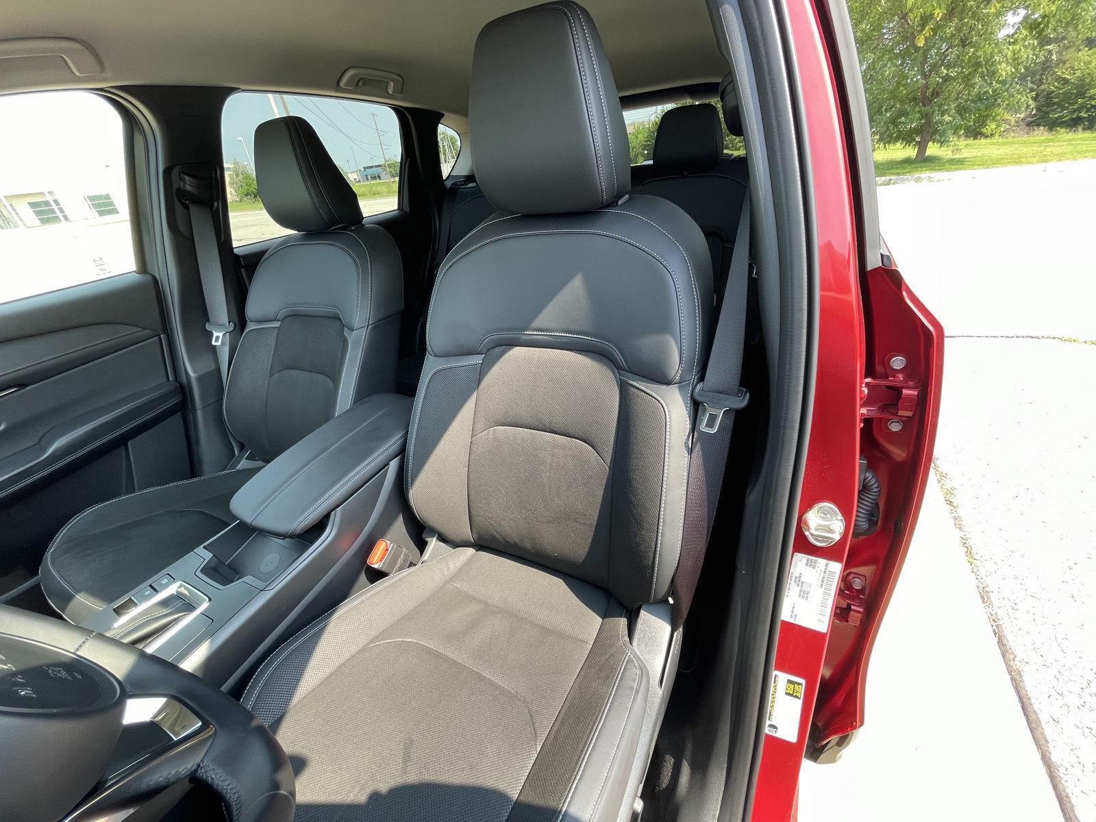 Vehicle photo 18