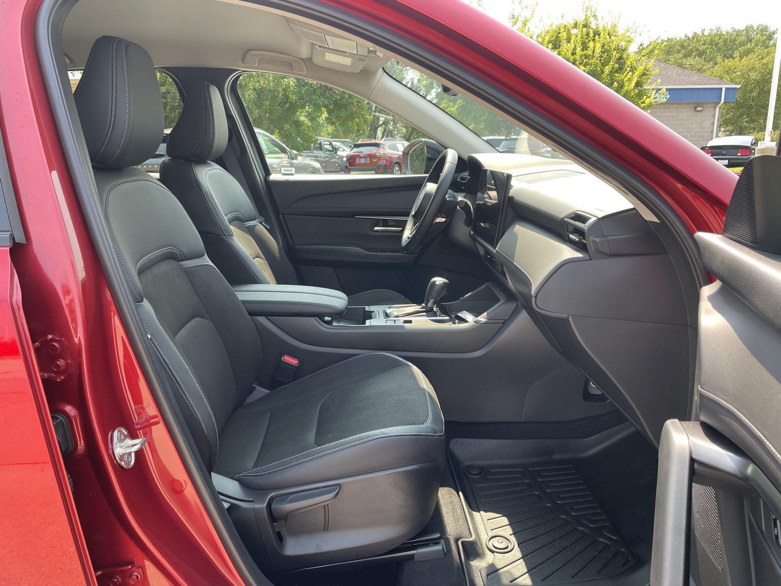 Vehicle photo 19