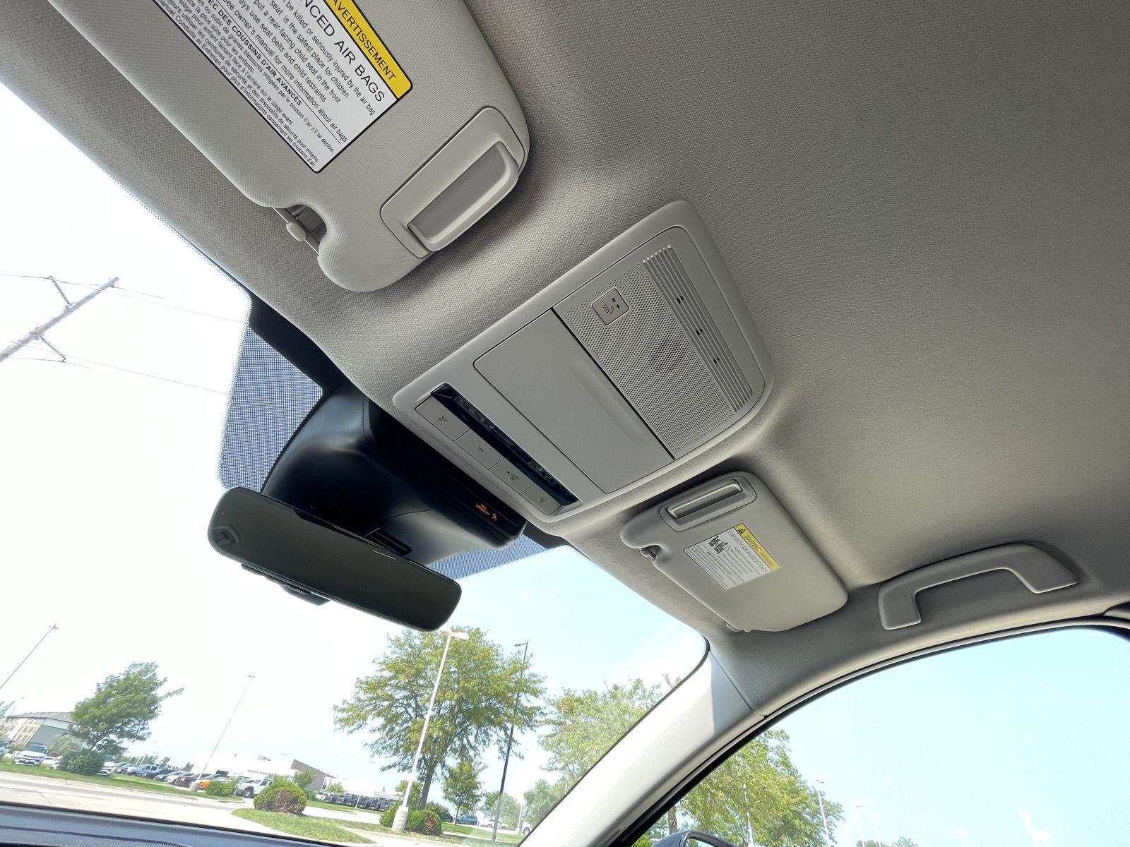 Vehicle photo 21