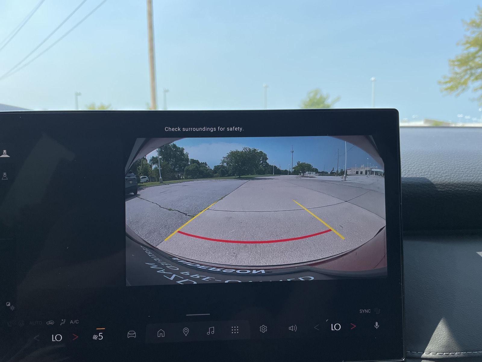 Vehicle photo 23