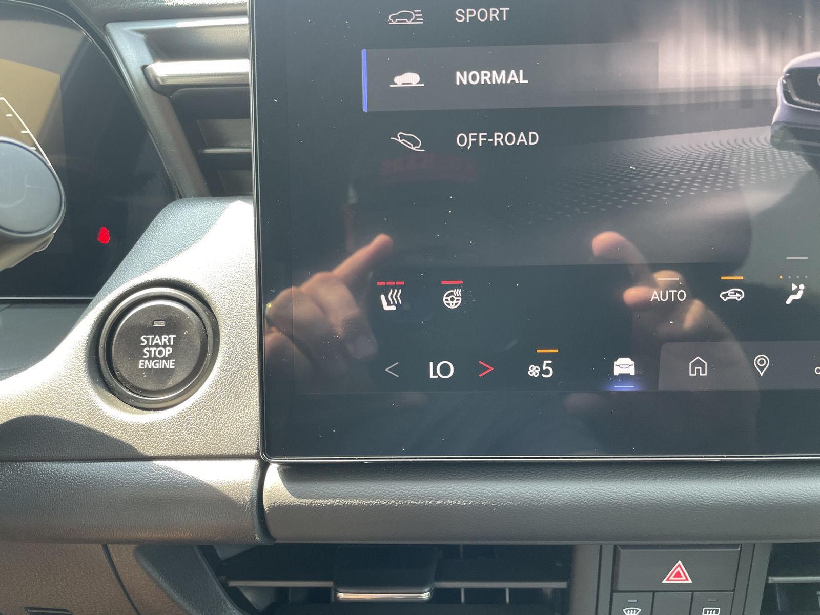 Vehicle photo 25