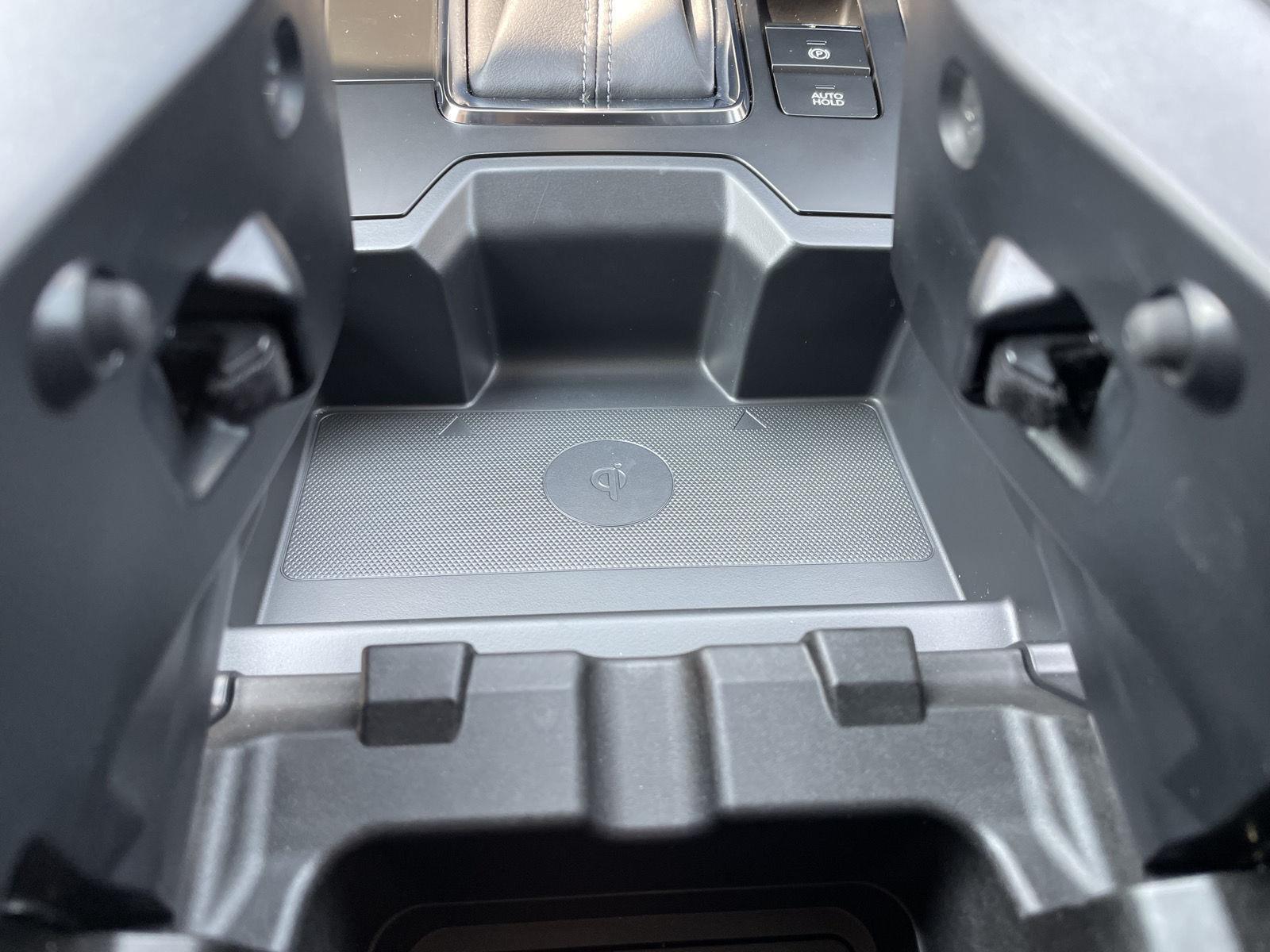 Vehicle photo 28