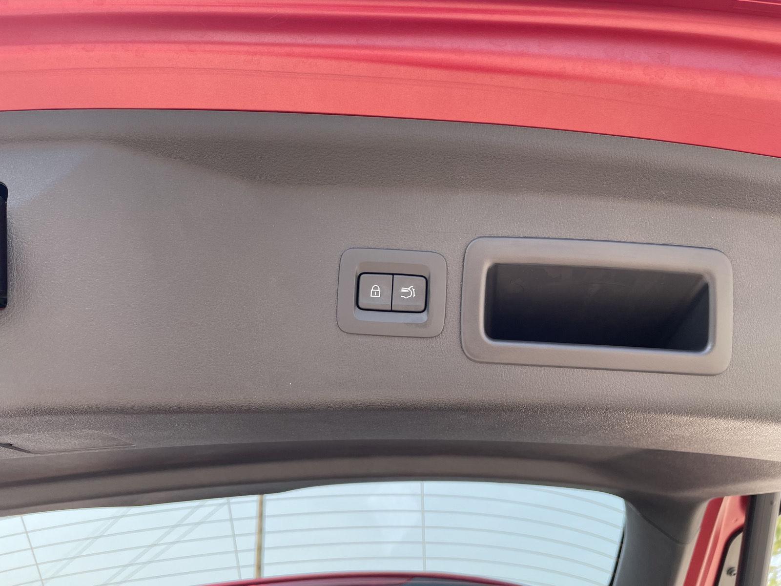 Vehicle photo 34