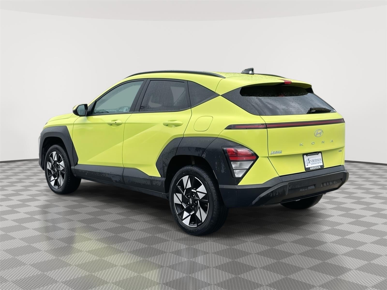 Vehicle photo 9