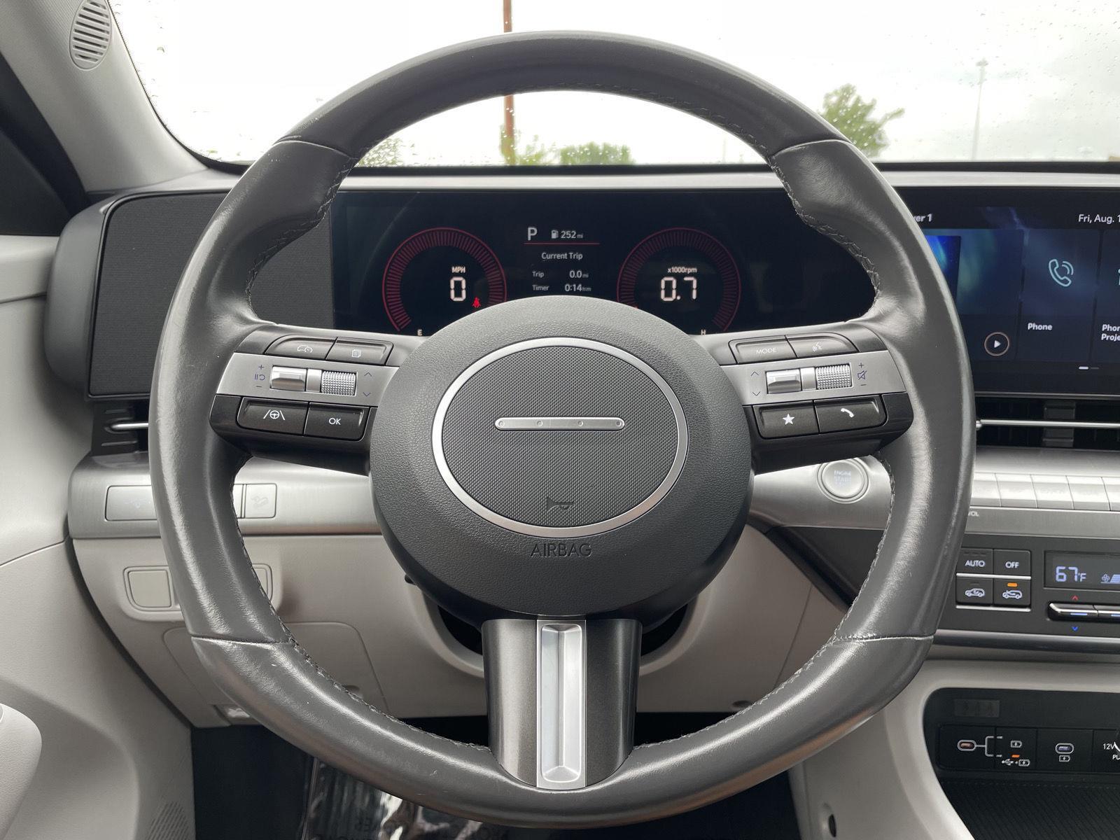 Vehicle photo 12