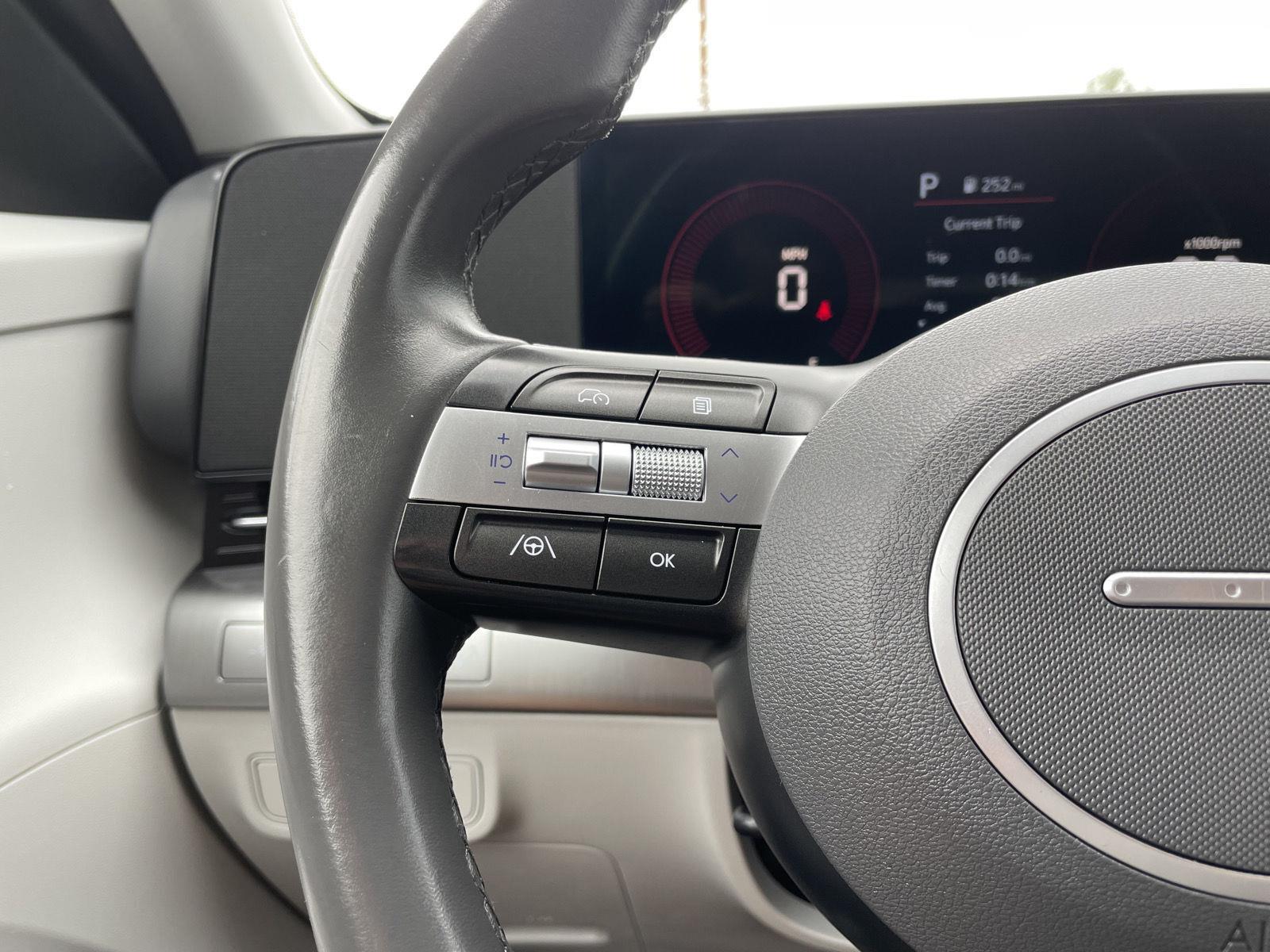 Vehicle photo 13
