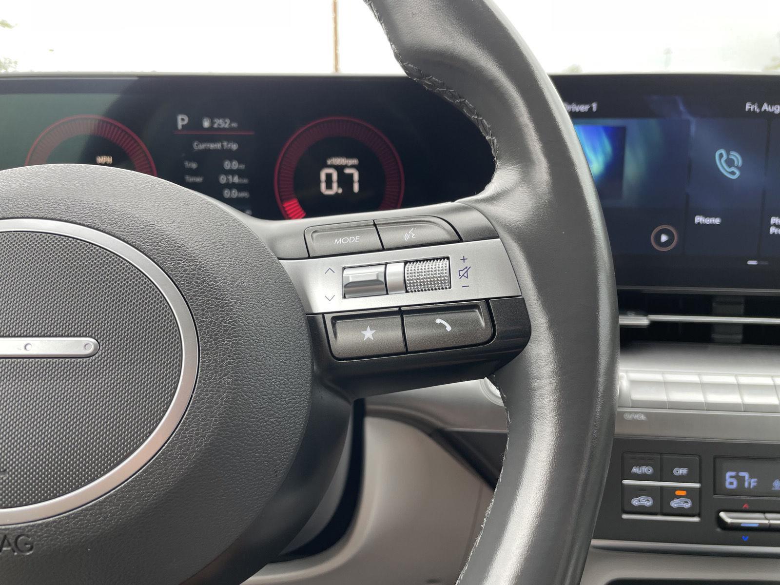Vehicle photo 14