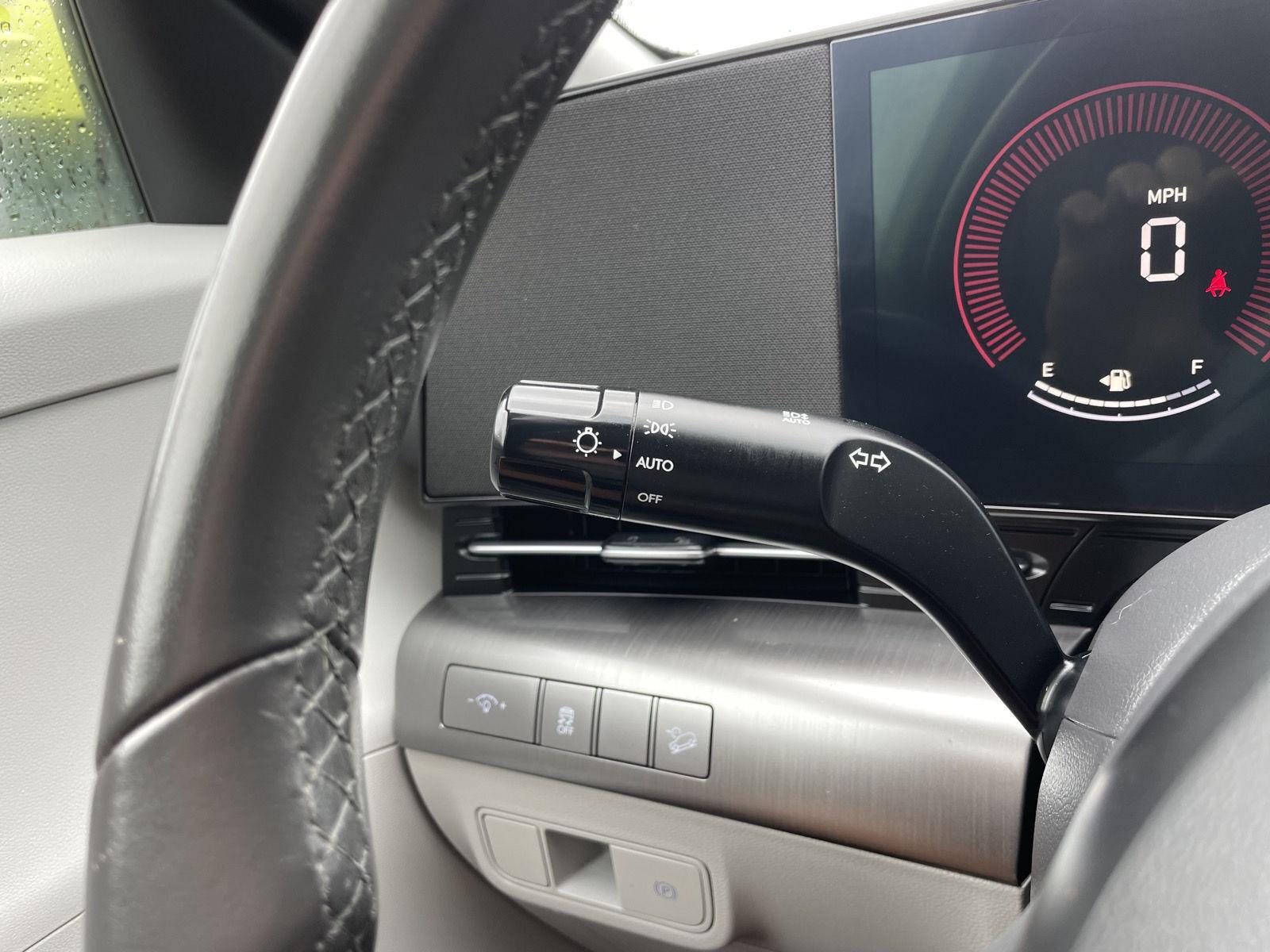 Vehicle photo 16