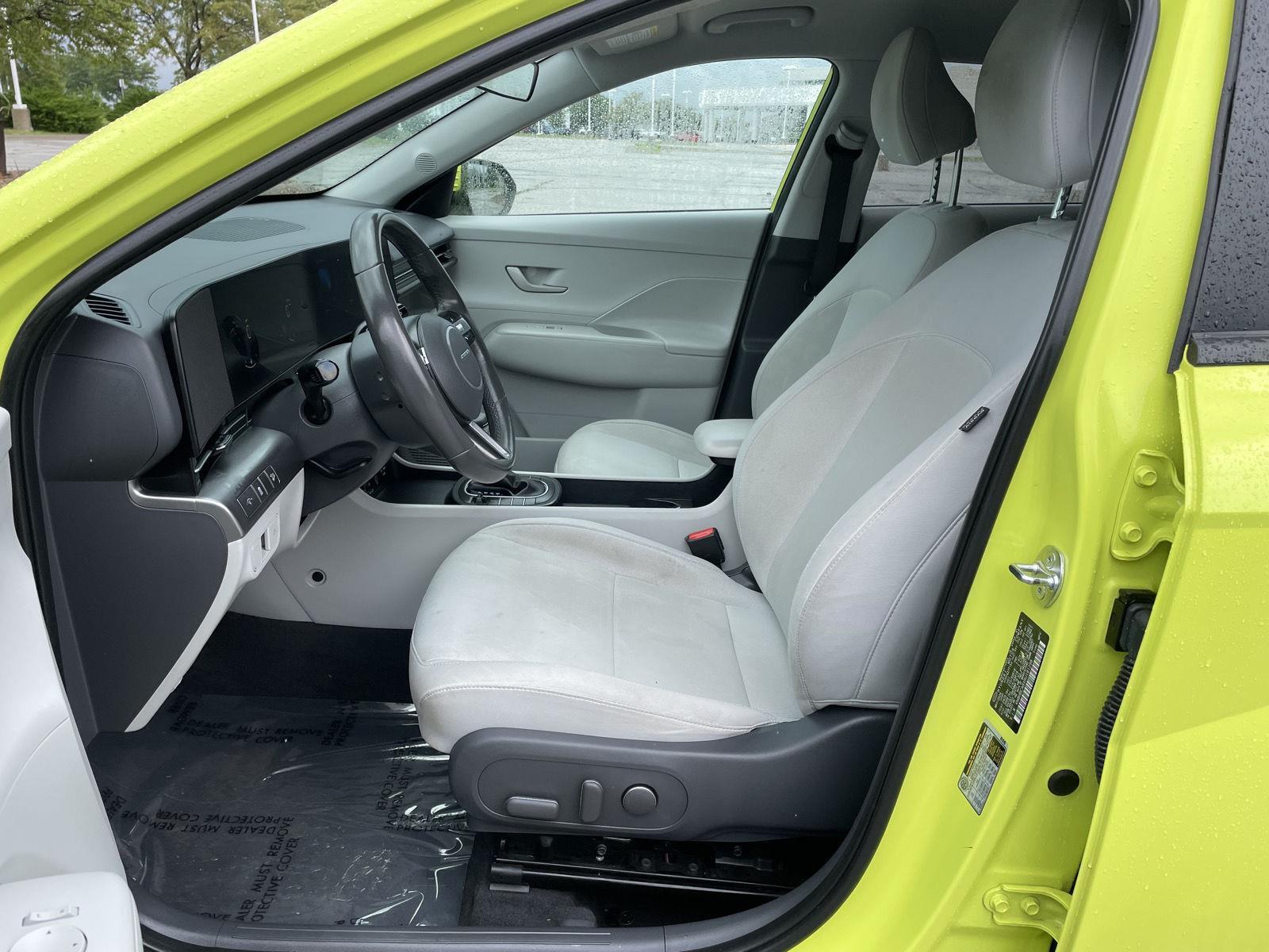 Vehicle photo 17