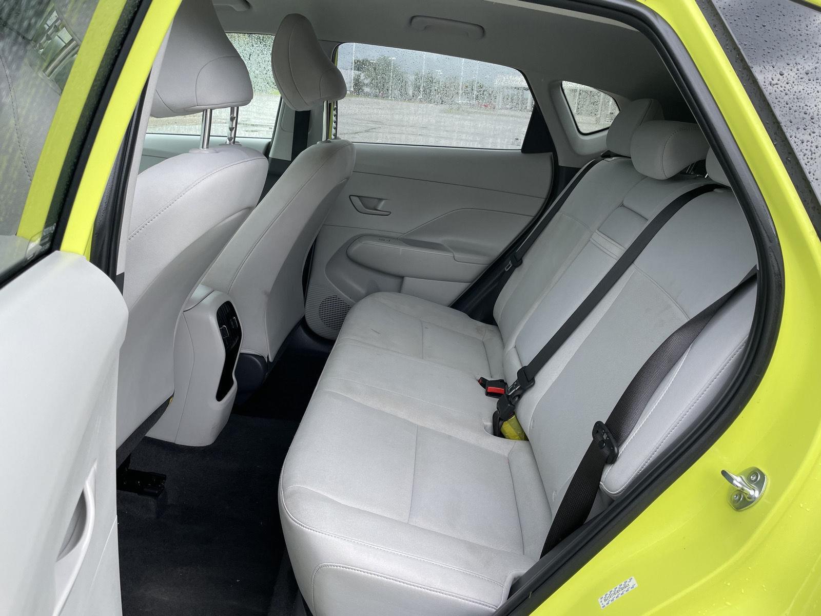 Vehicle photo 19