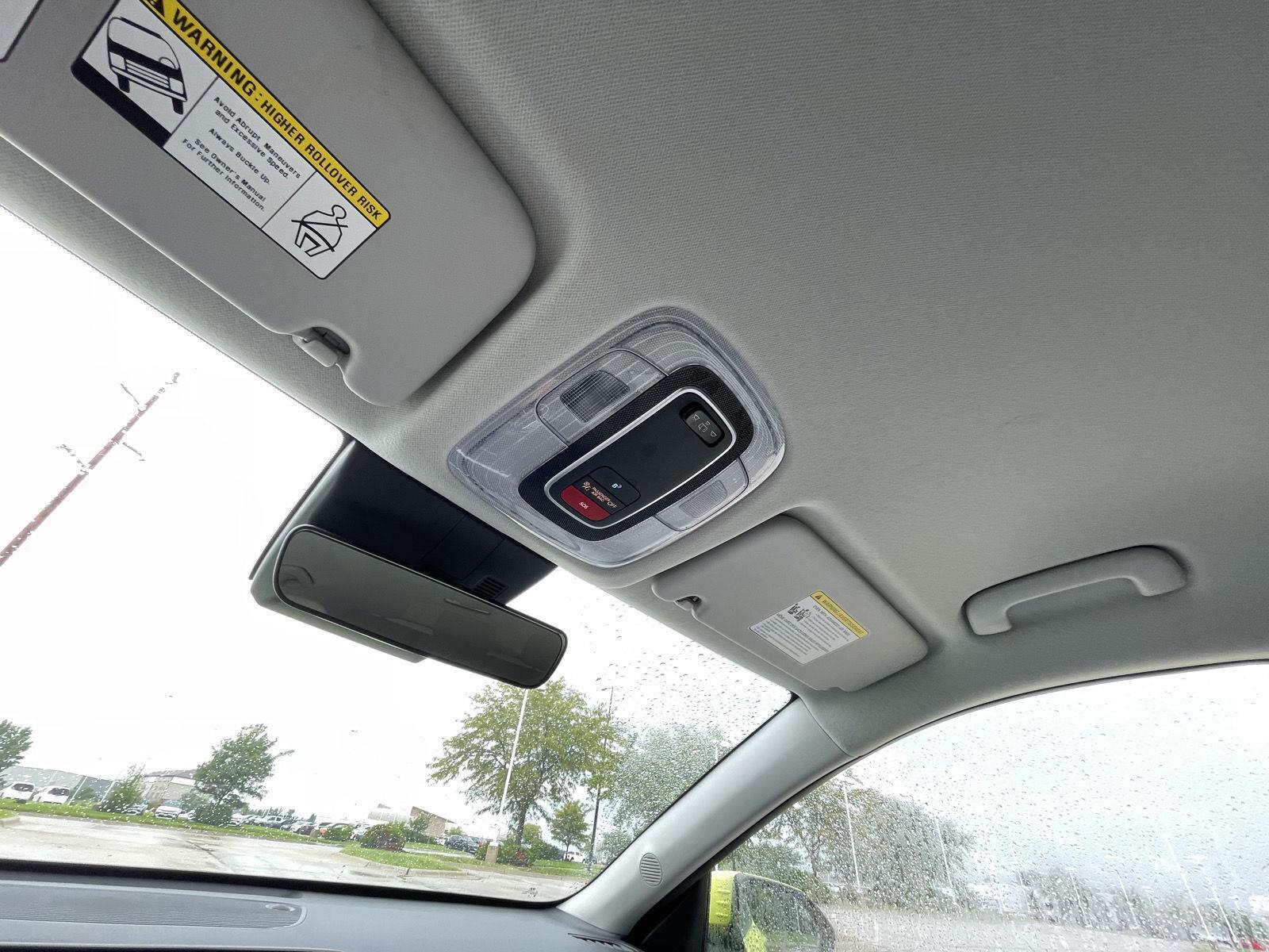 Vehicle photo 20