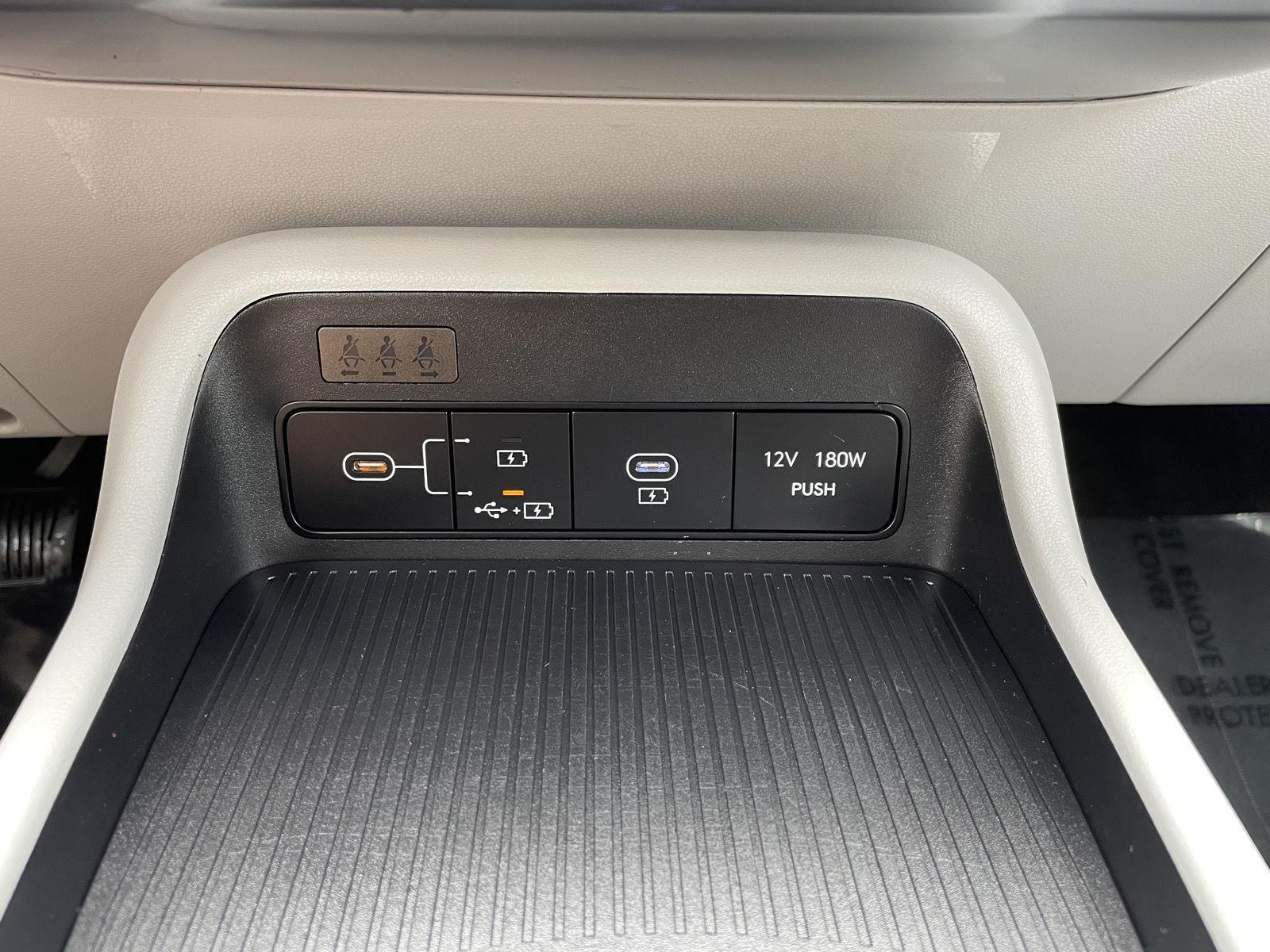 Vehicle photo 25