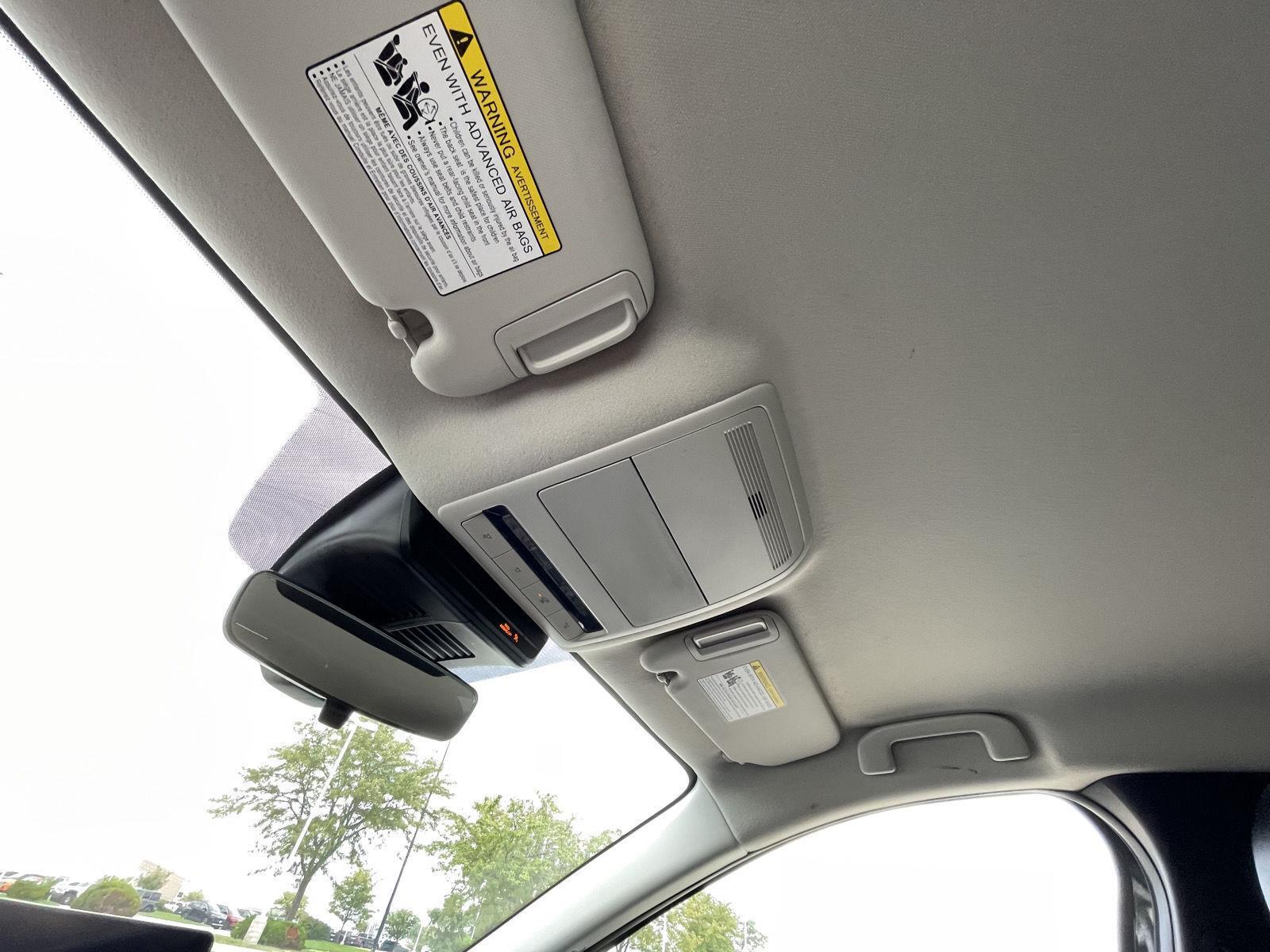 Vehicle photo 20