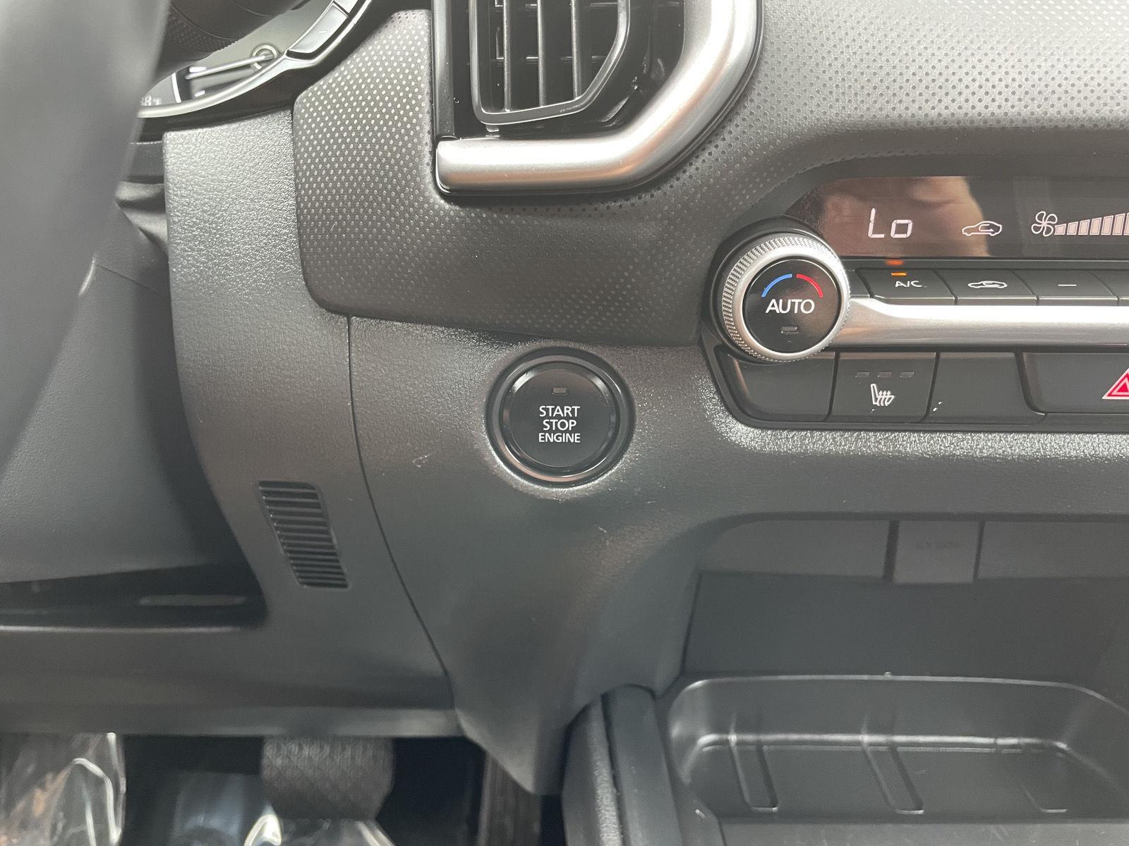 Vehicle photo 23