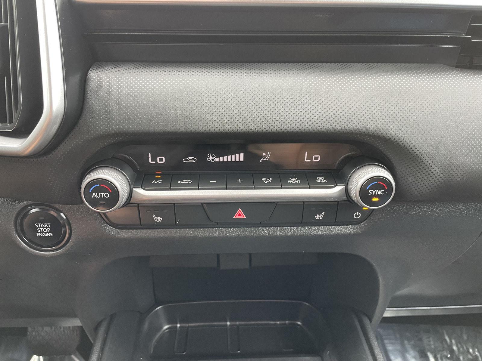 Vehicle photo 24