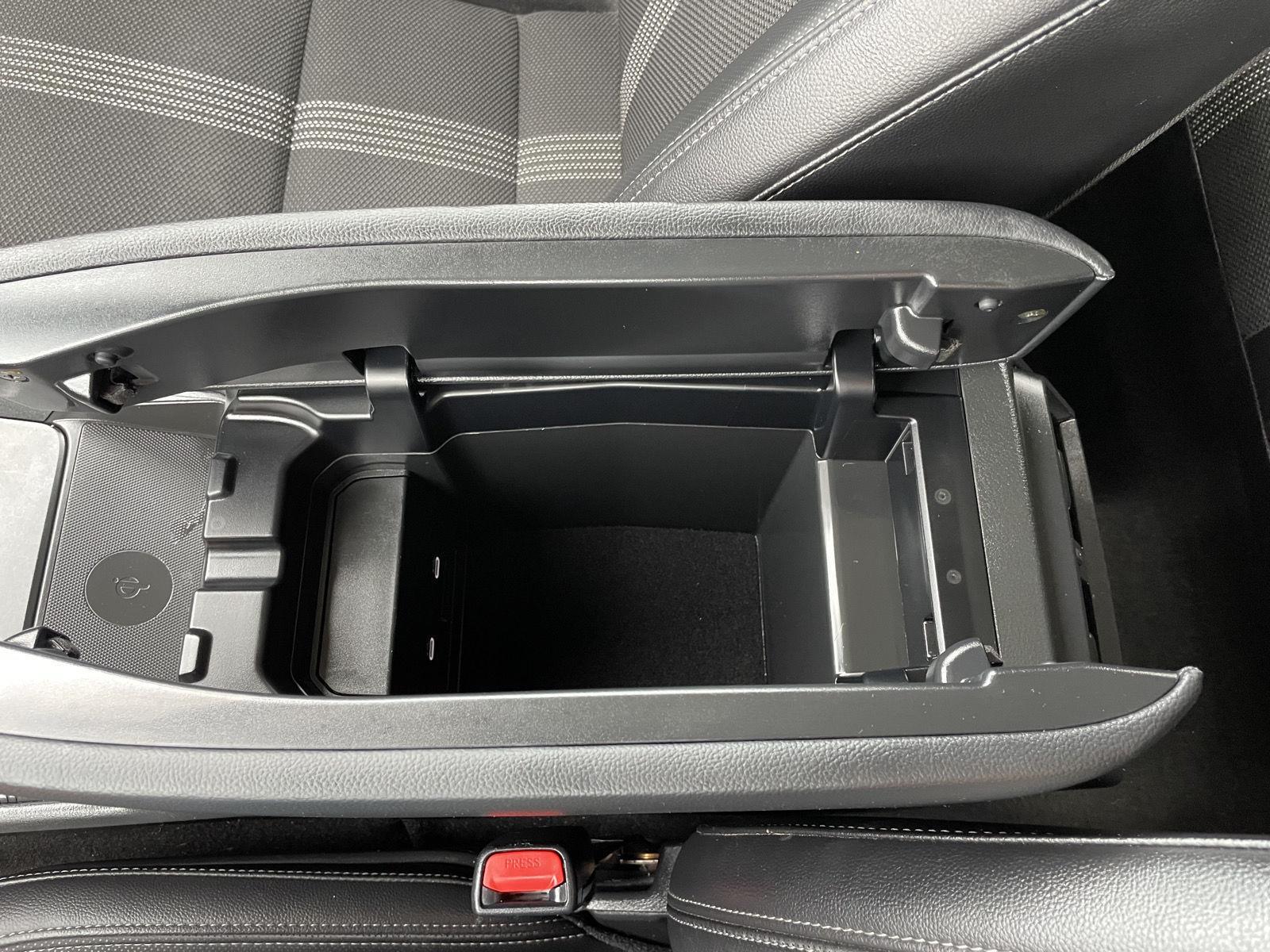 Vehicle photo 29