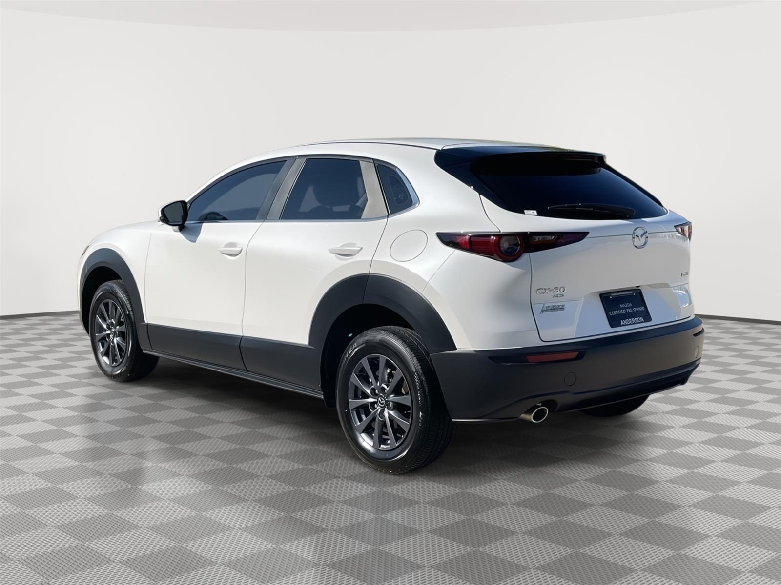 Vehicle photo 9