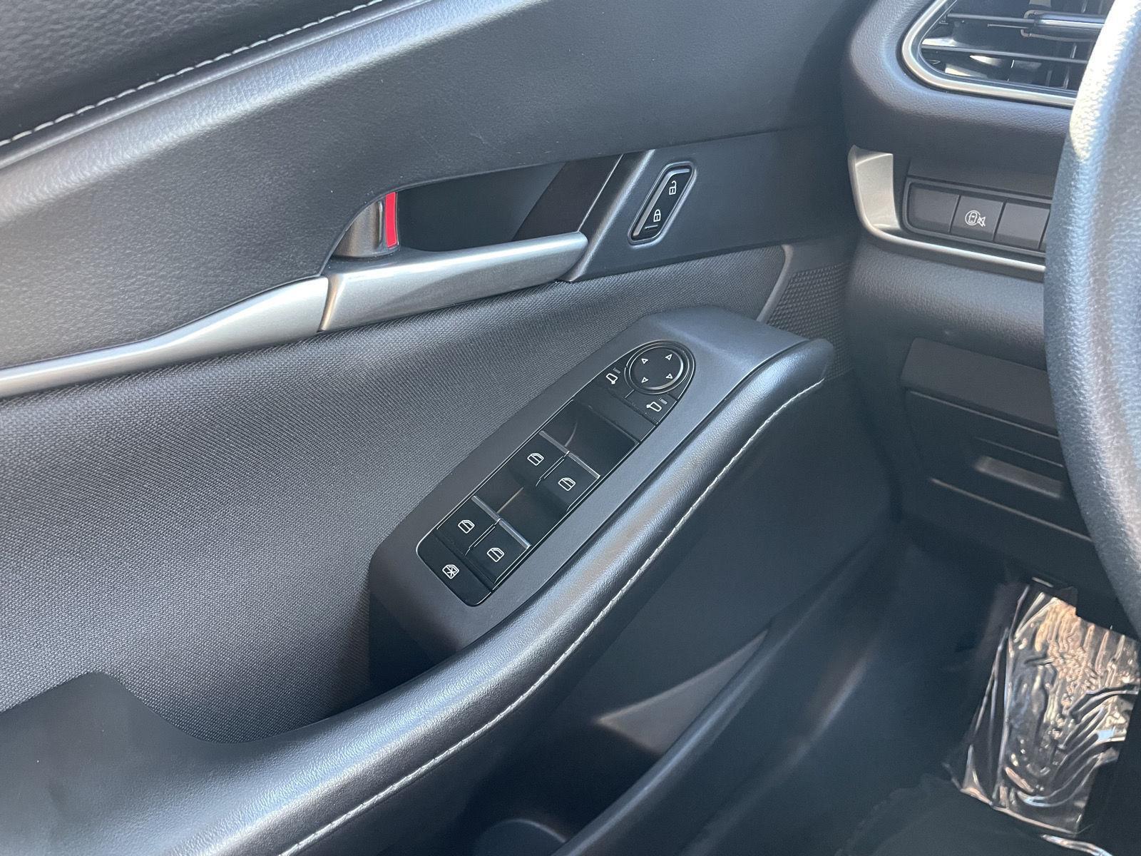 Vehicle photo 25