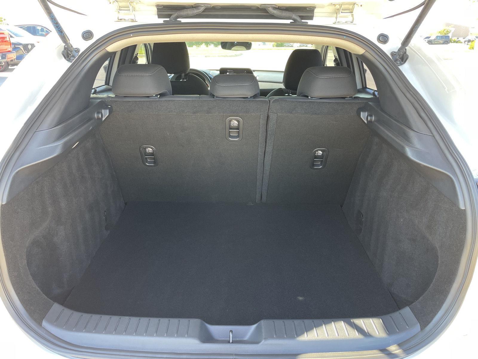 Vehicle photo 31