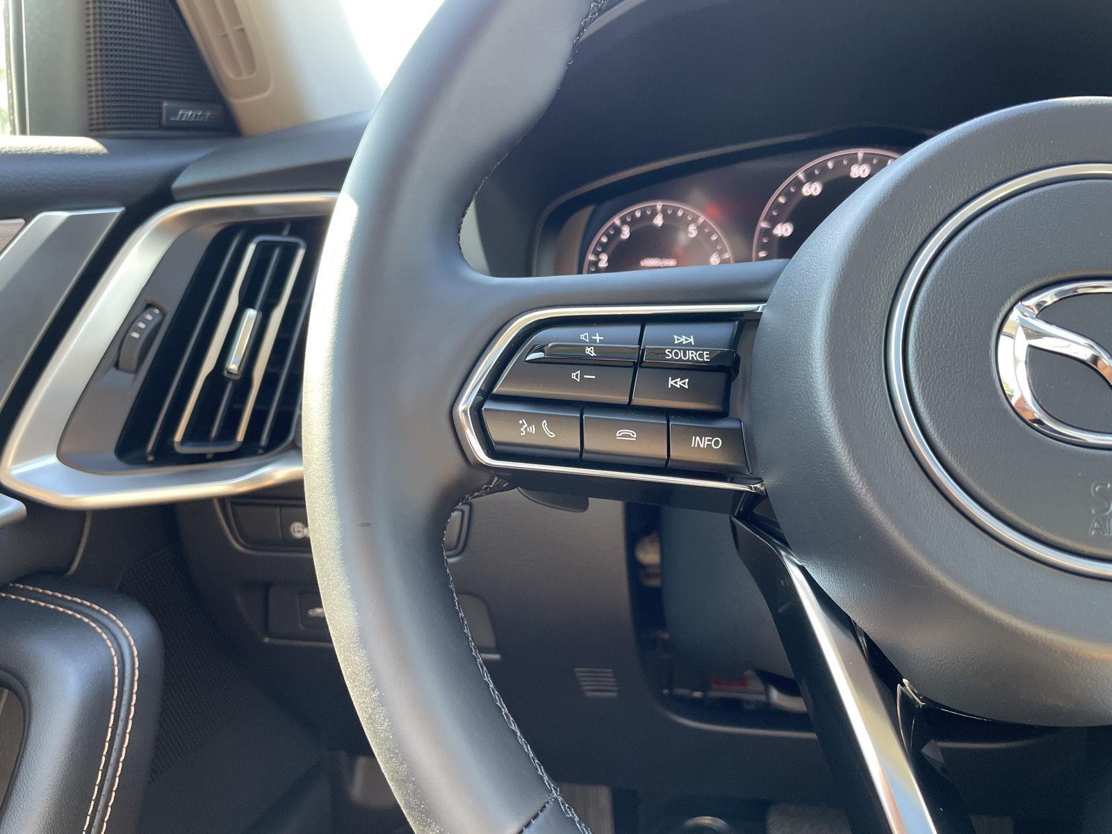 Vehicle photo 12