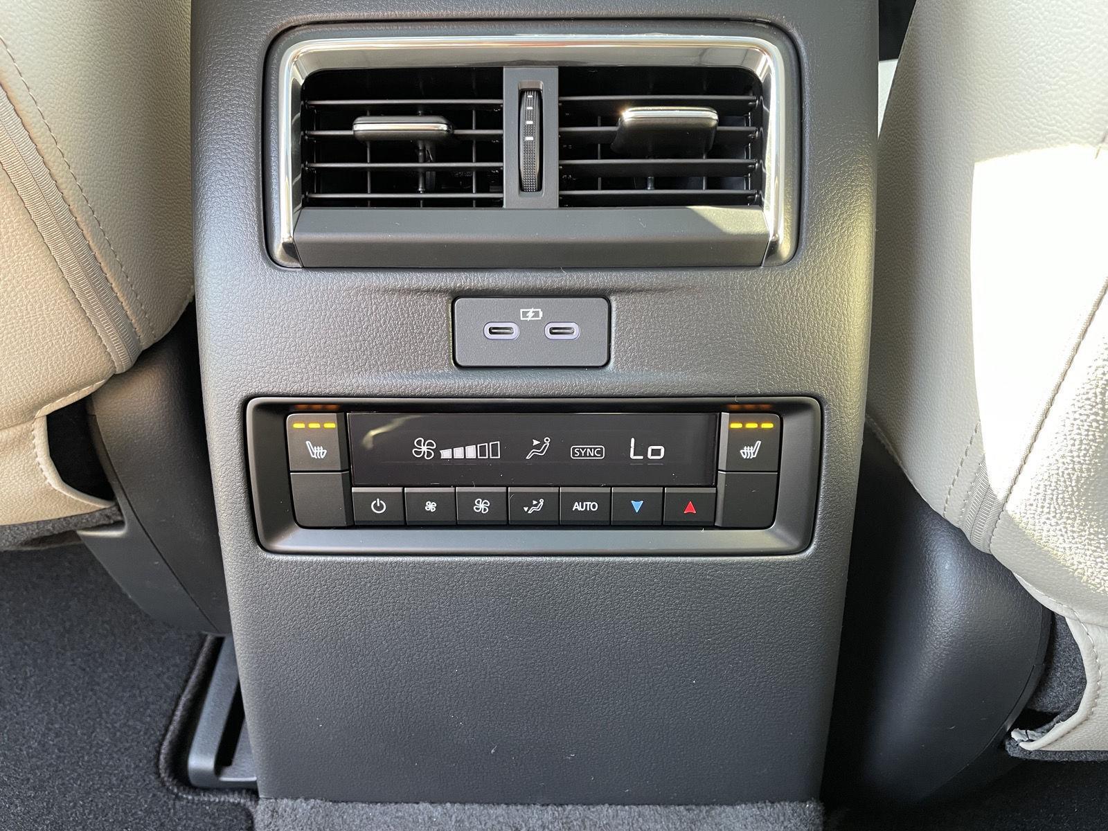 Vehicle photo 20