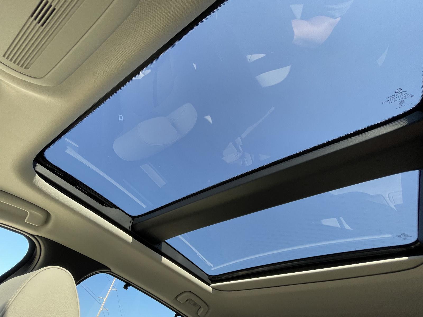 Vehicle photo 23