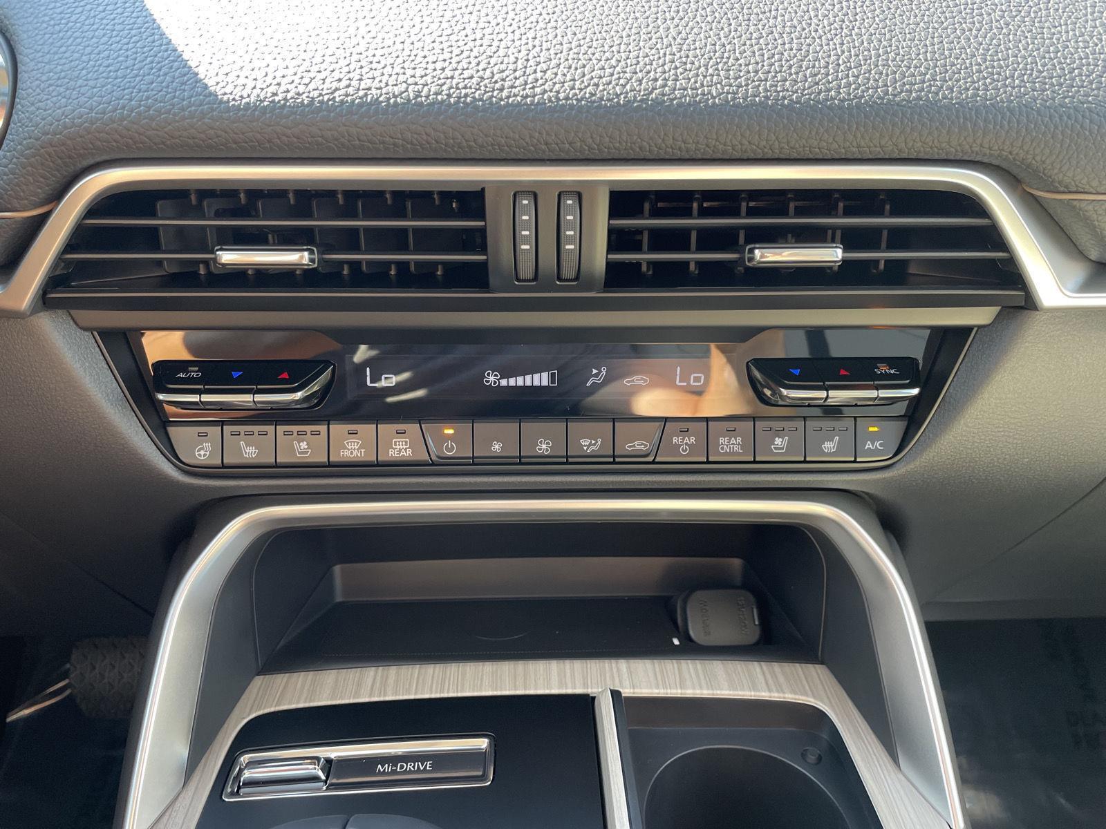 Vehicle photo 28