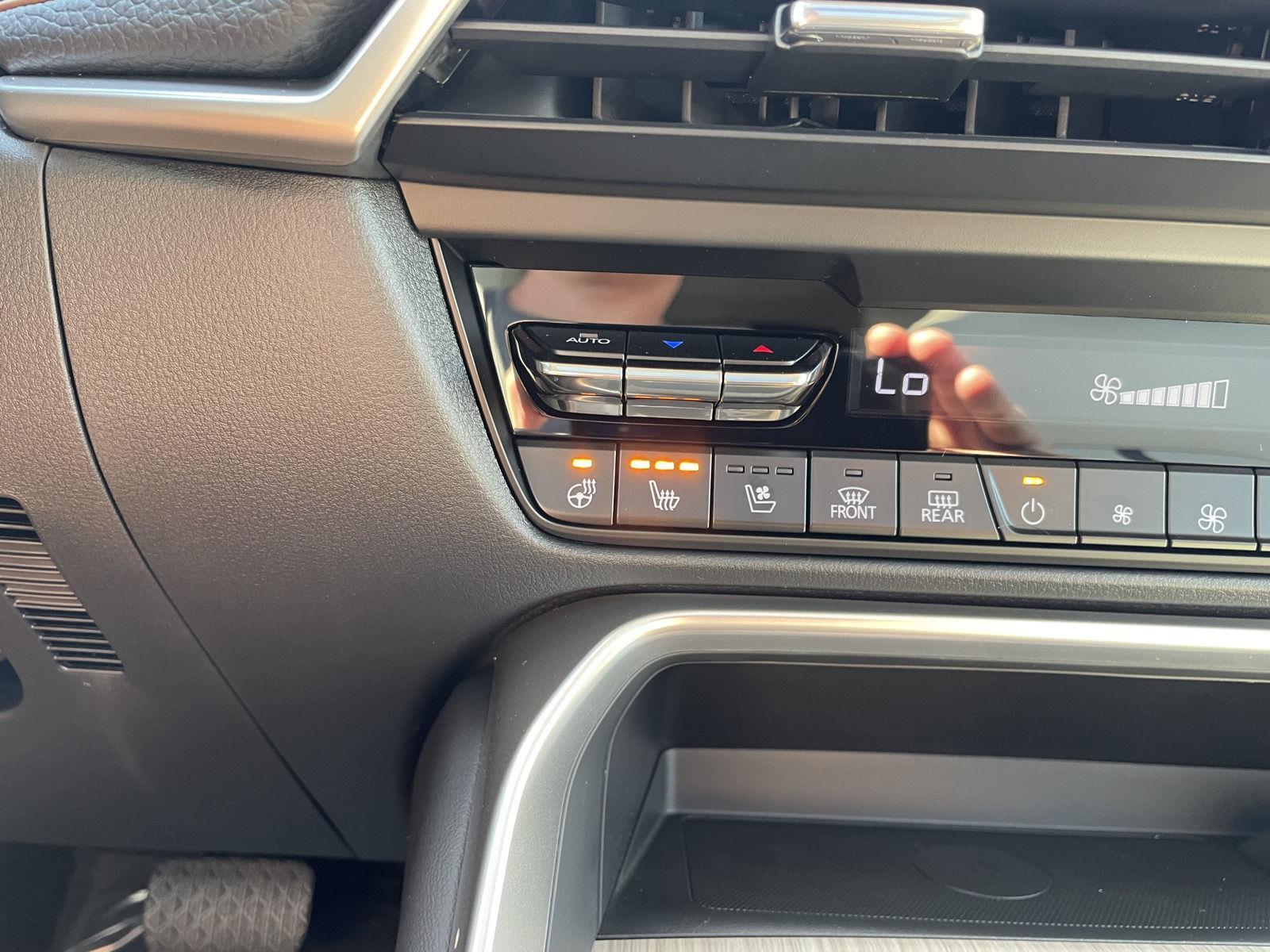 Vehicle photo 29