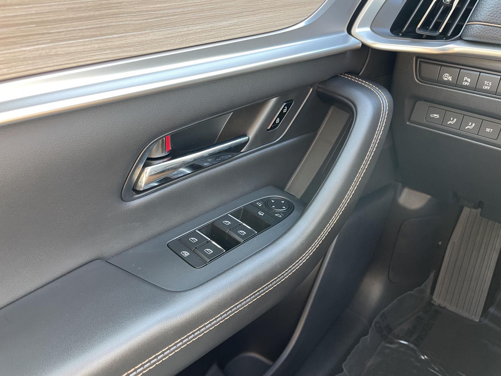 Vehicle photo 31