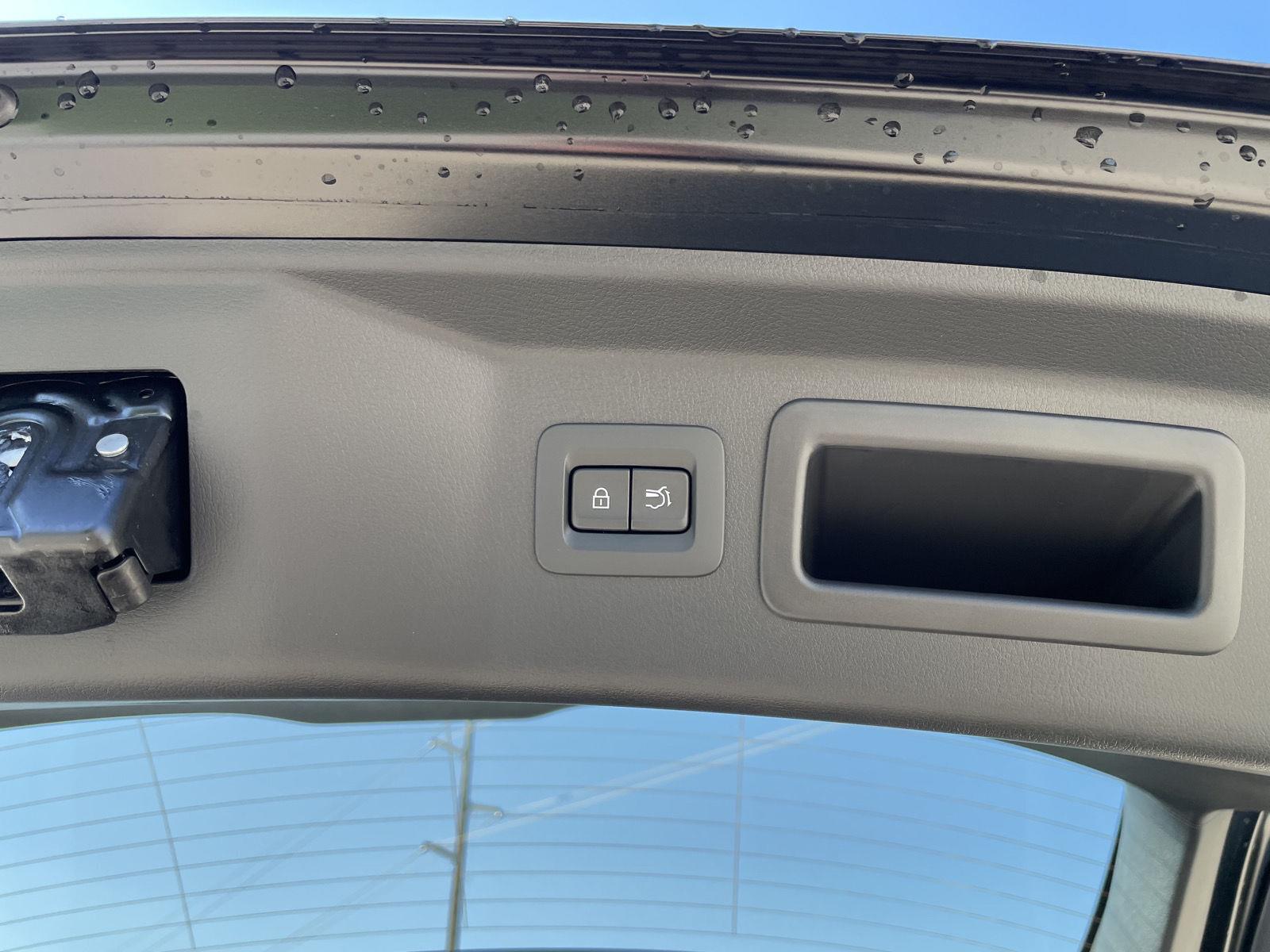 Vehicle photo 38