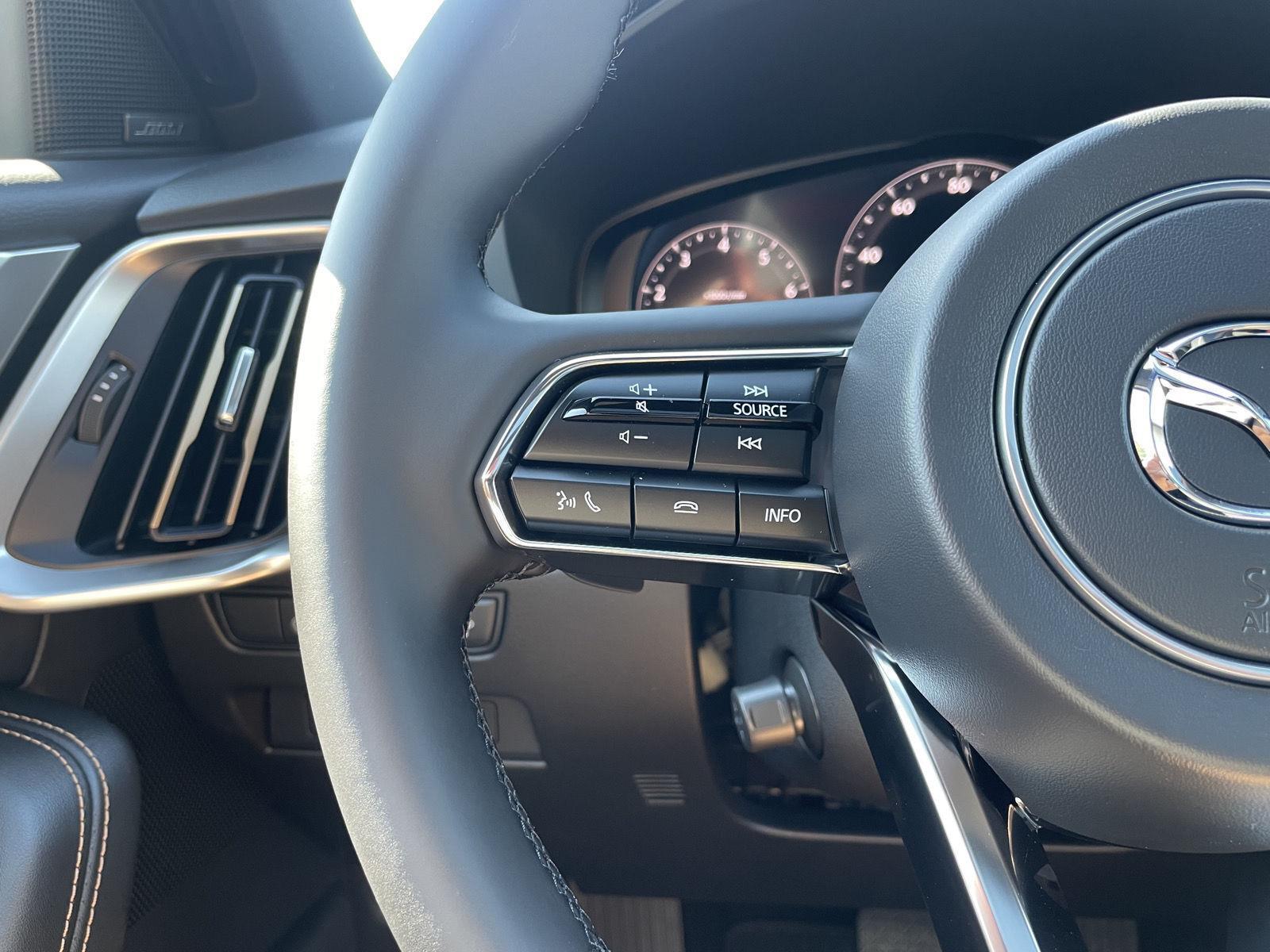 Vehicle photo 12