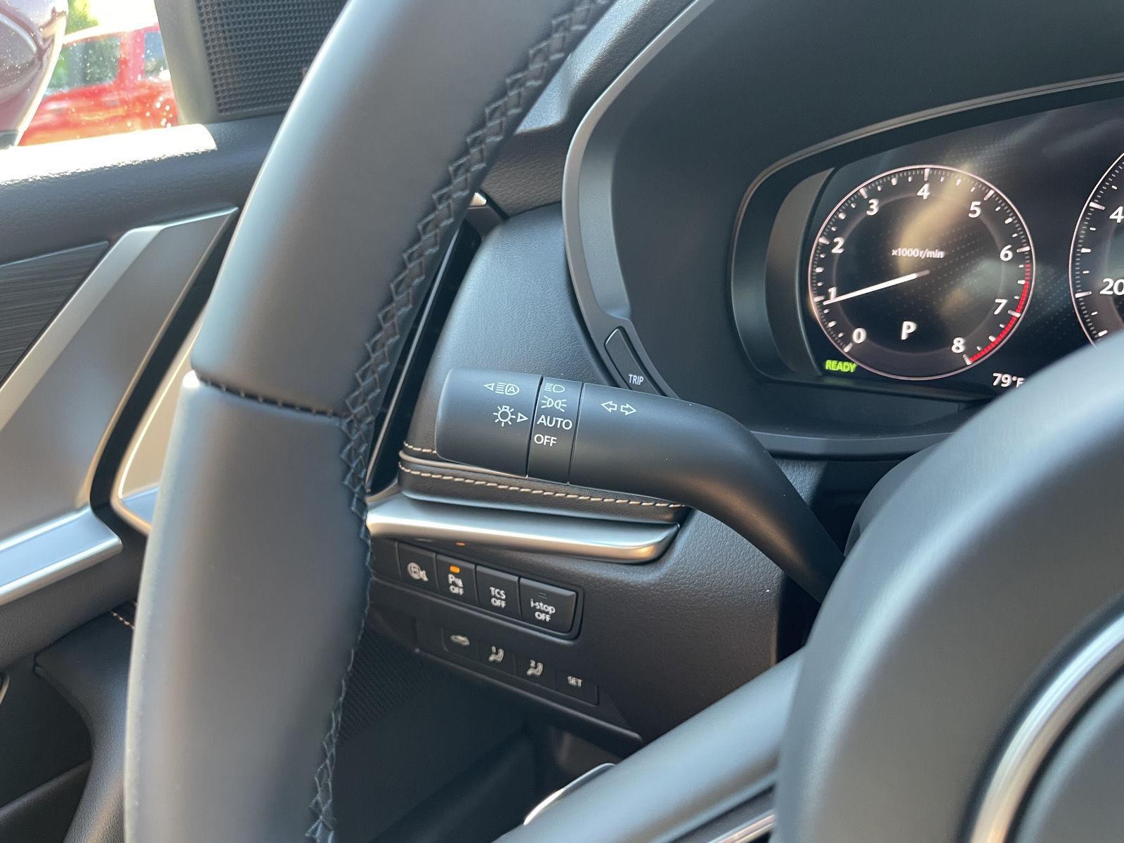 Vehicle photo 15