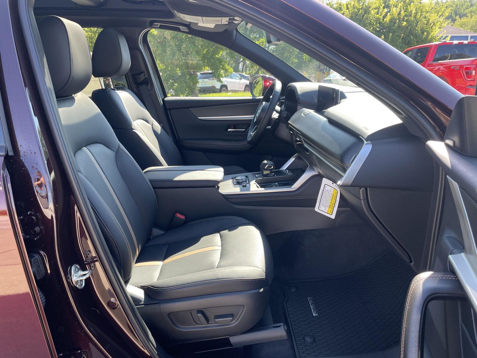 Vehicle photo 18