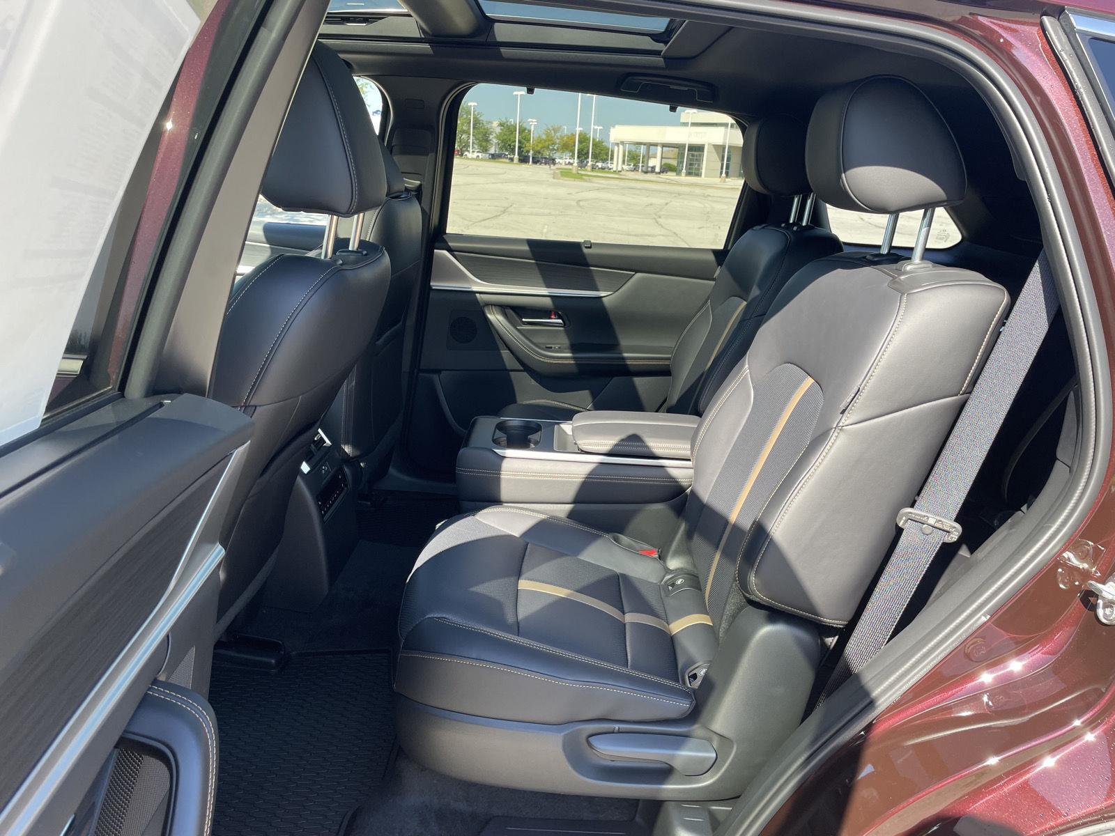 Vehicle photo 19