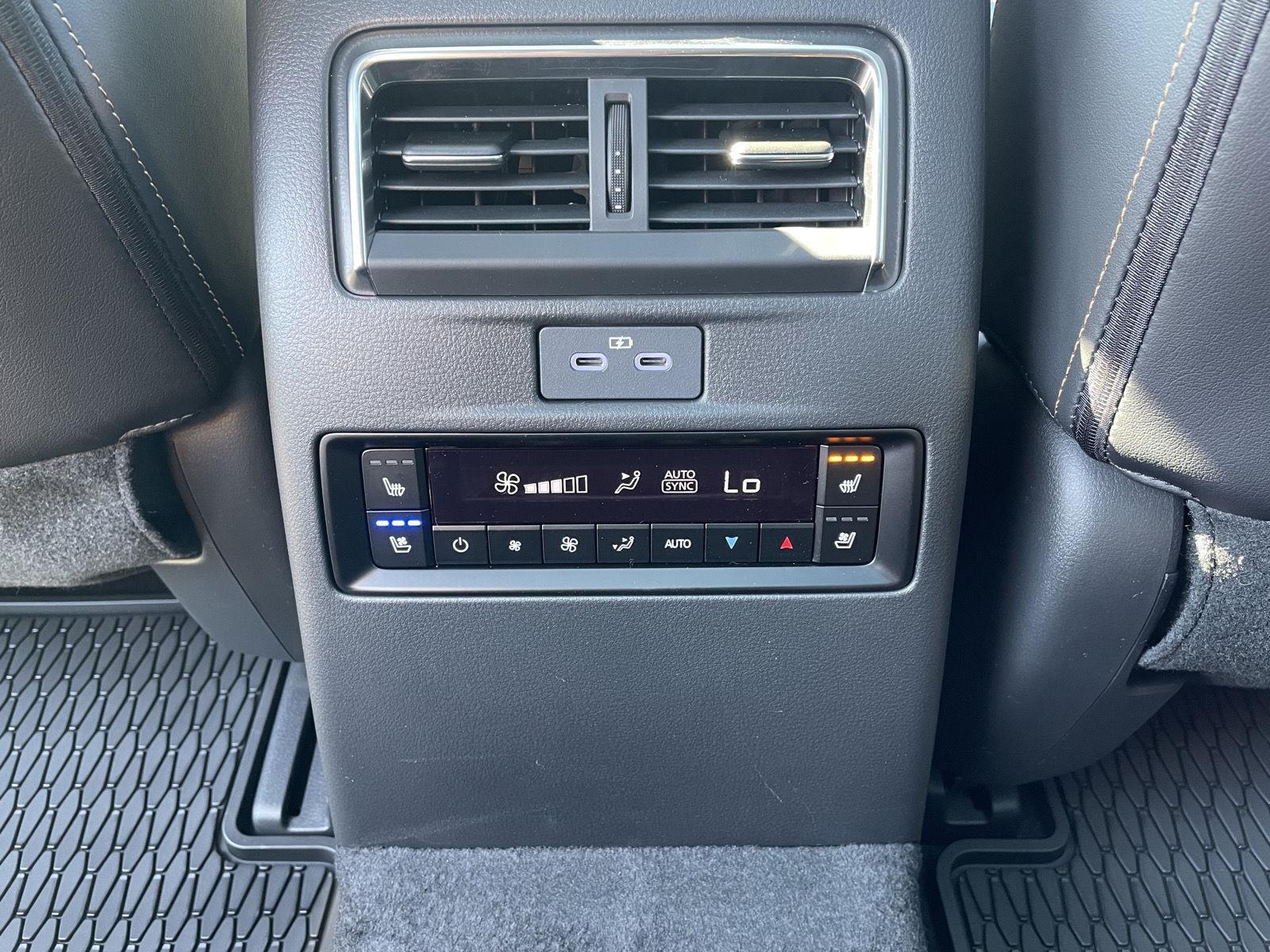 Vehicle photo 20