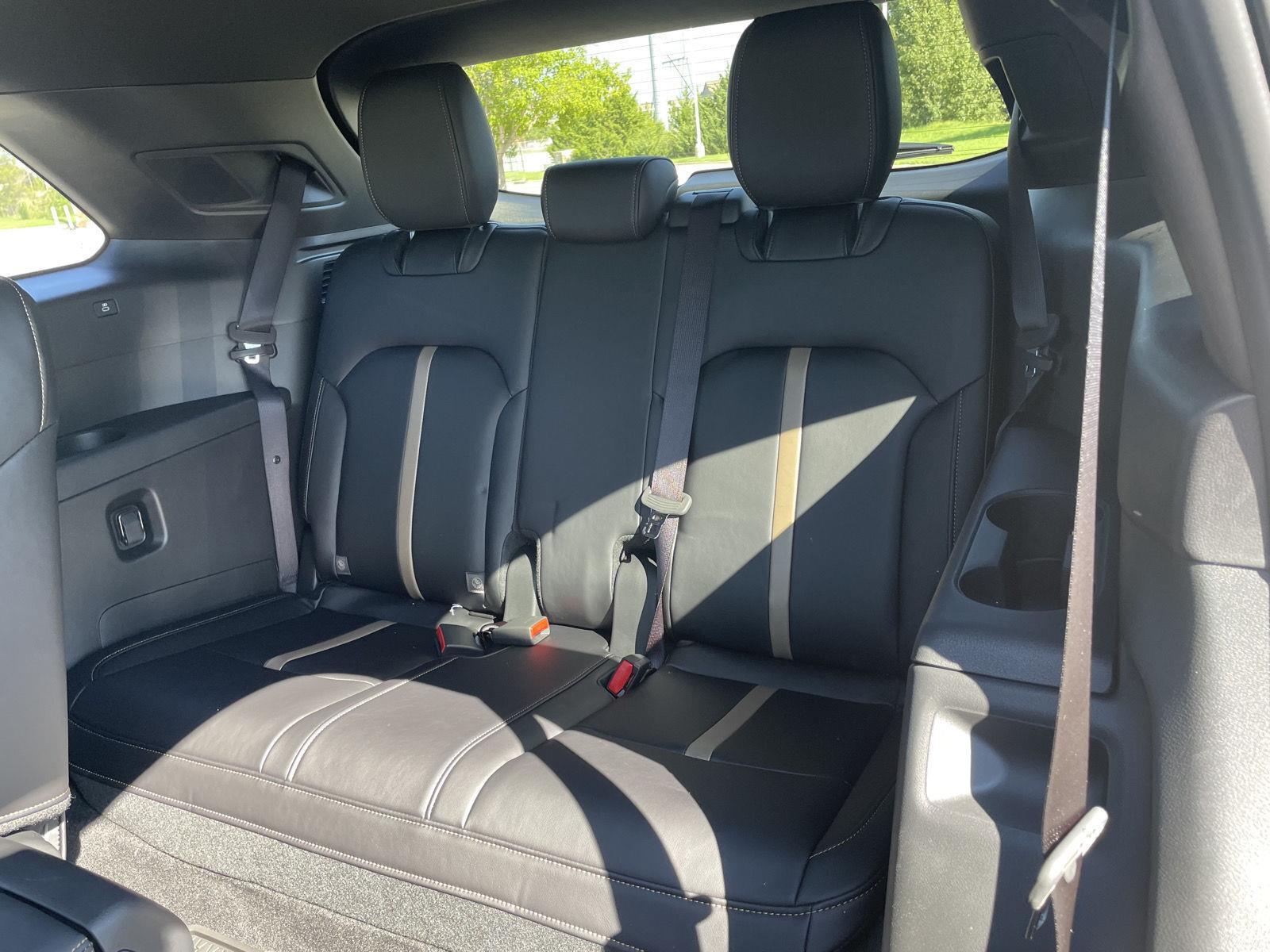 Vehicle photo 21