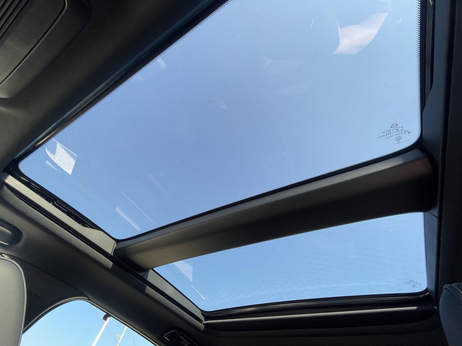 Vehicle photo 23