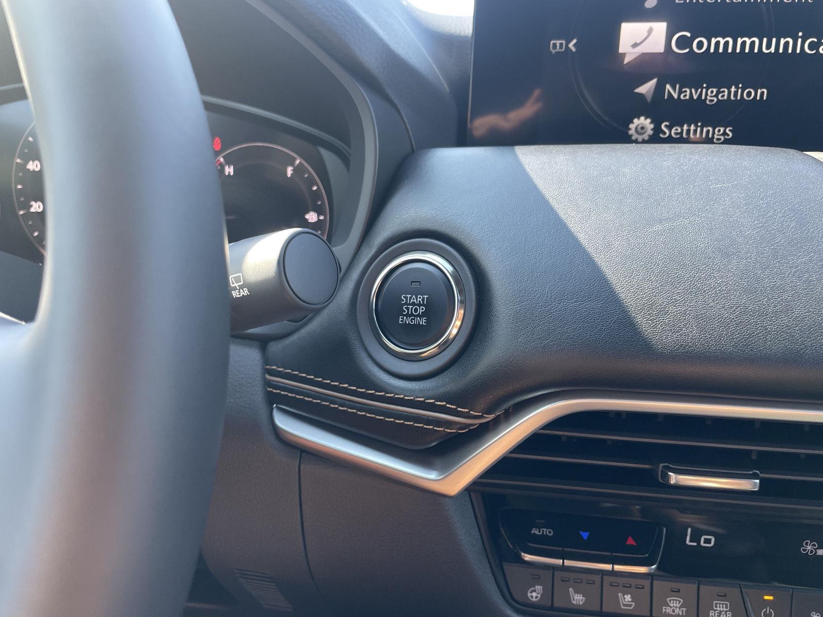 Vehicle photo 28