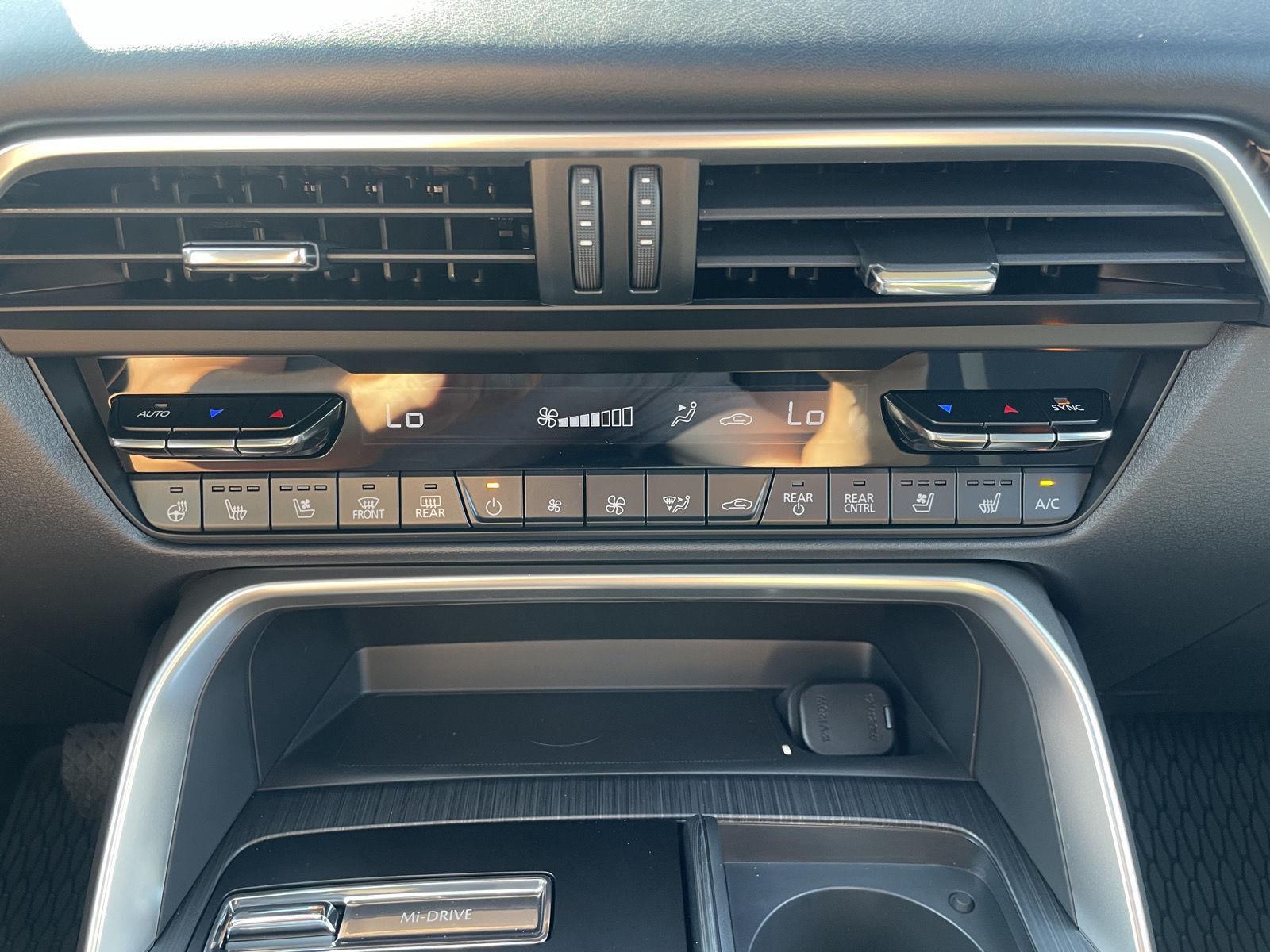 Vehicle photo 29