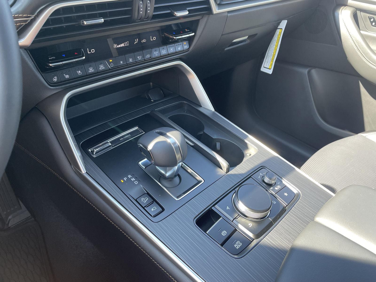 Vehicle photo 34