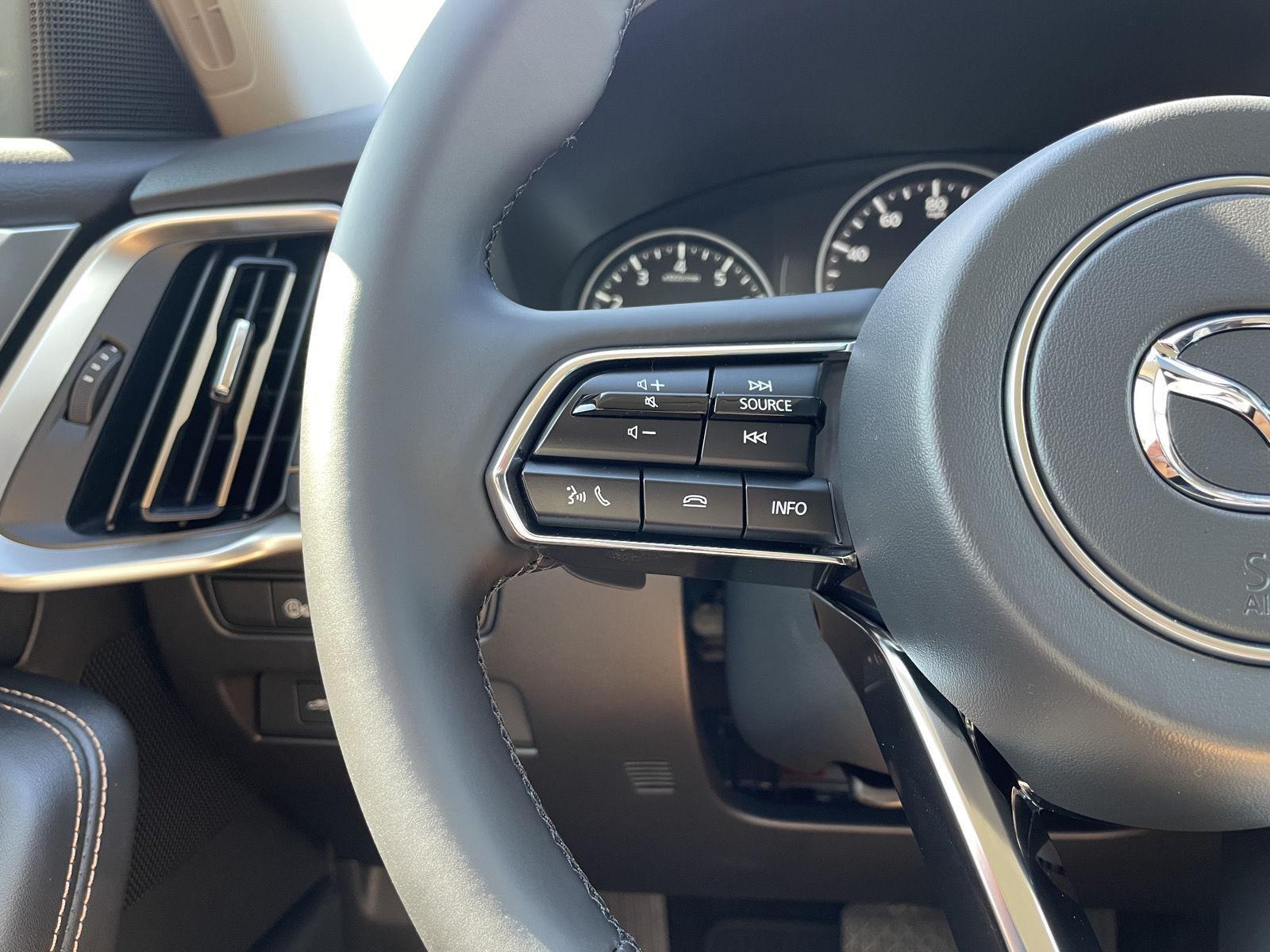 Vehicle photo 12
