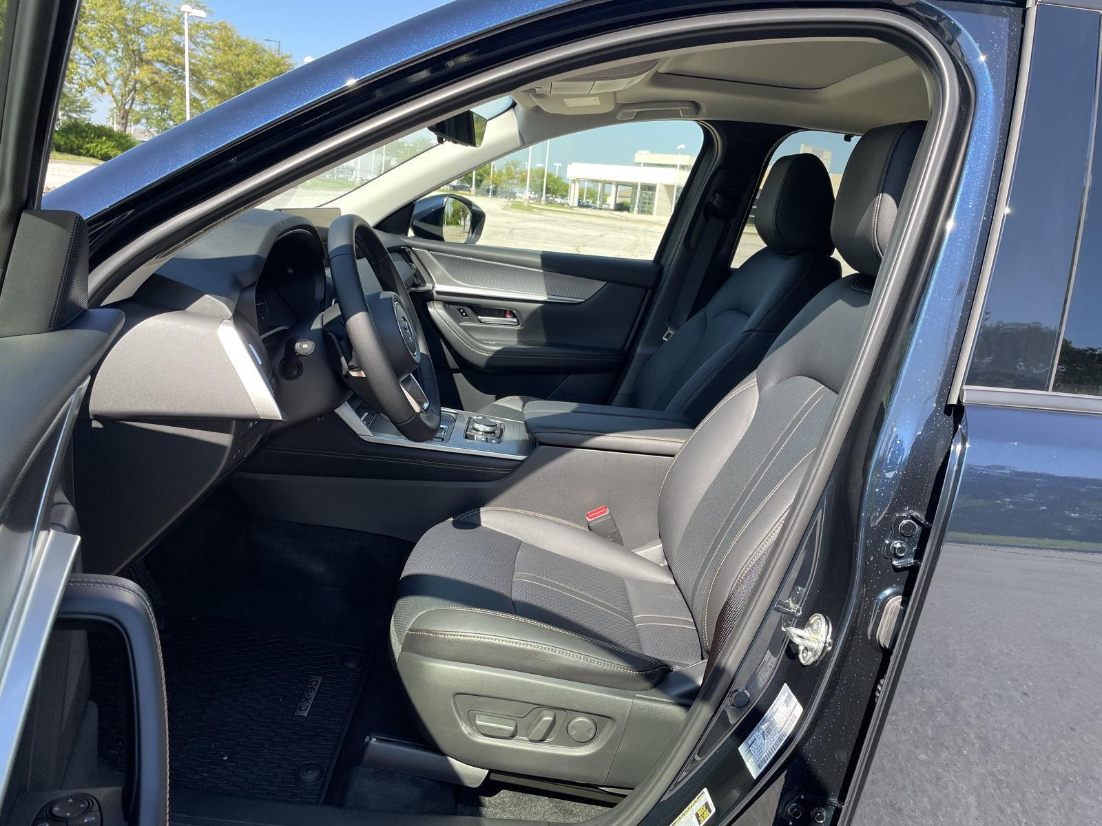 Vehicle photo 16