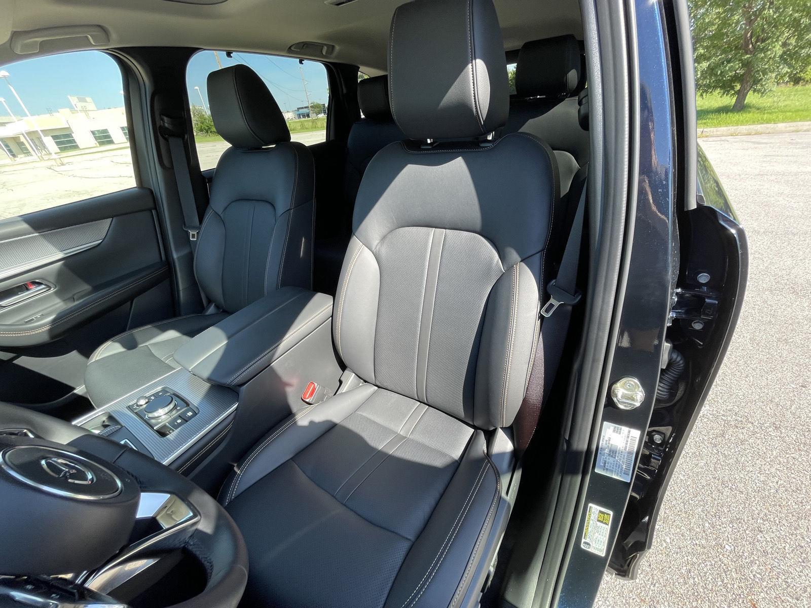 Vehicle photo 17