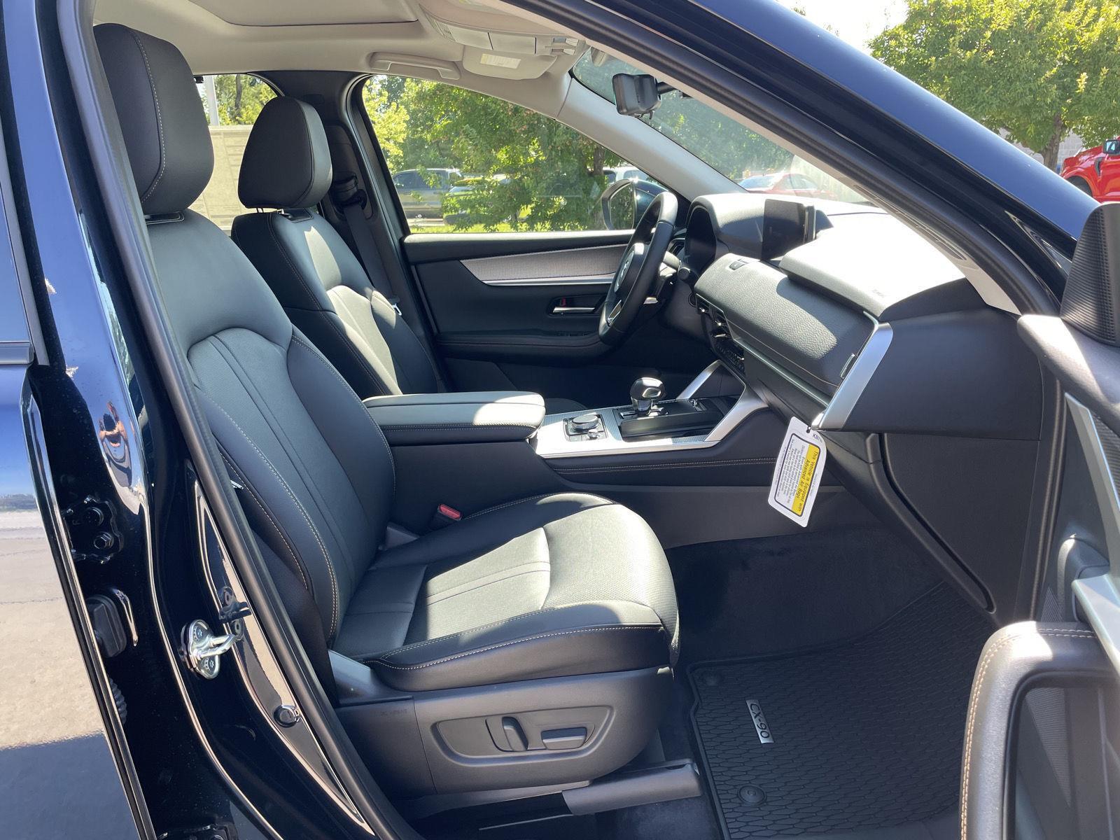 Vehicle photo 18