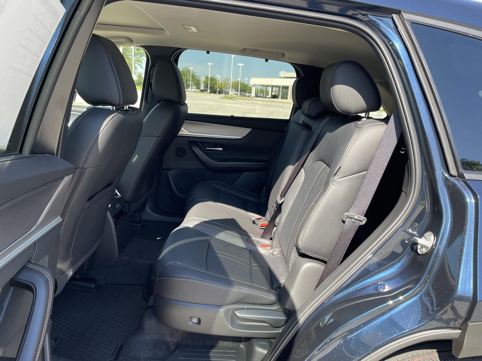 Vehicle photo 19