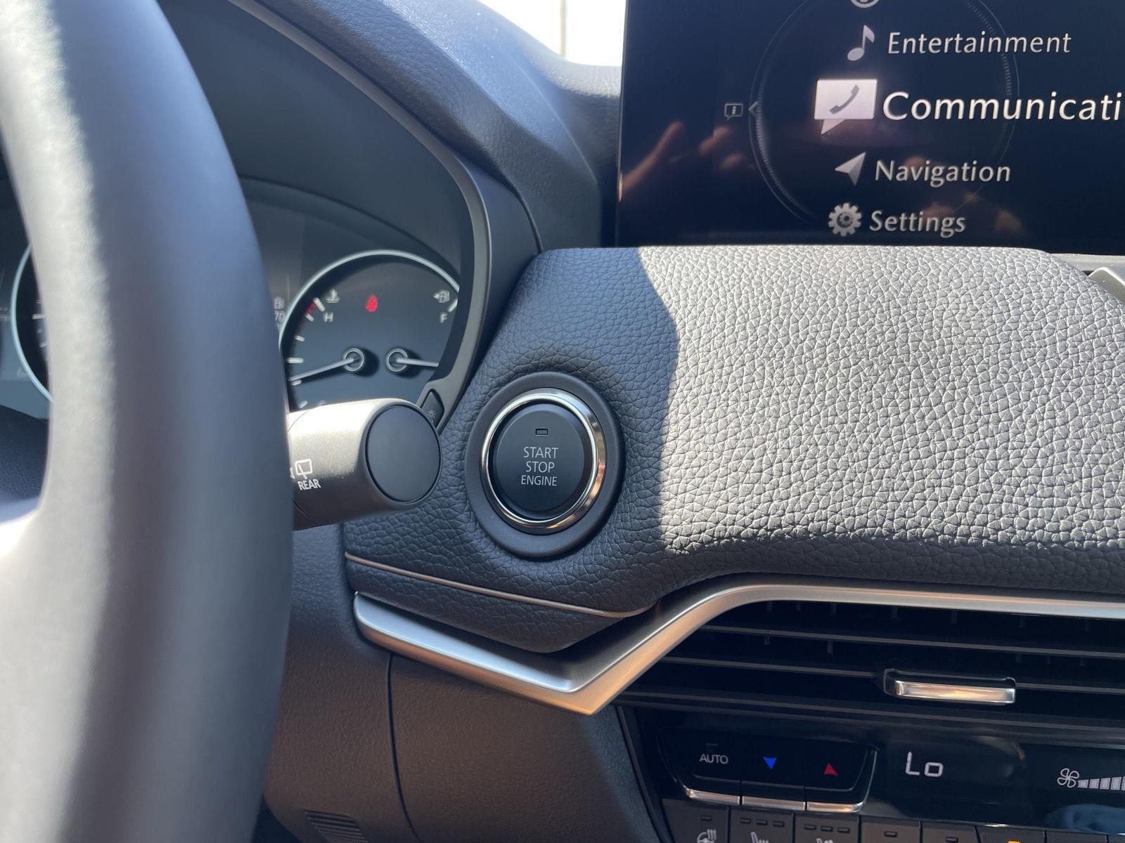 Vehicle photo 25