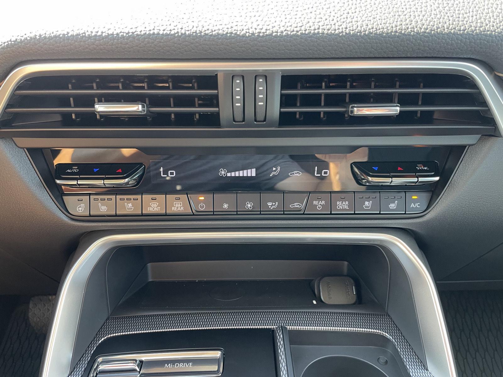 Vehicle photo 26