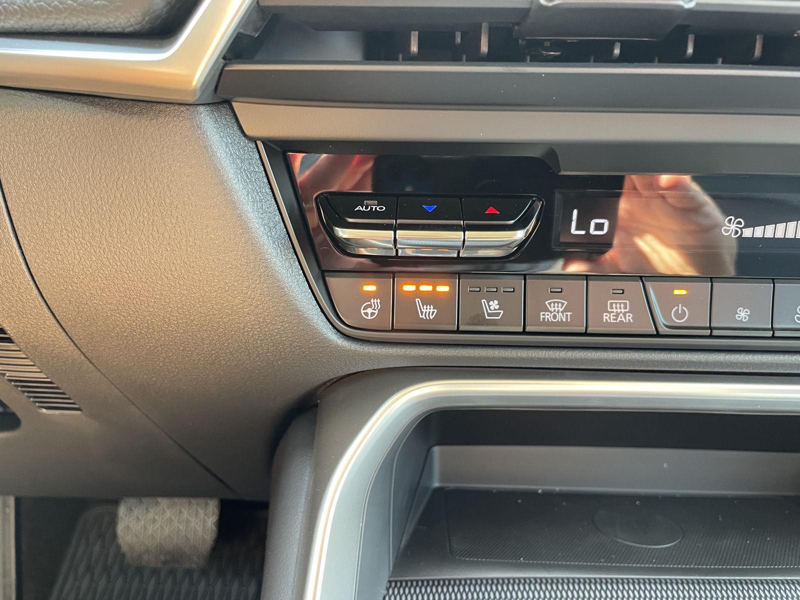 Vehicle photo 27